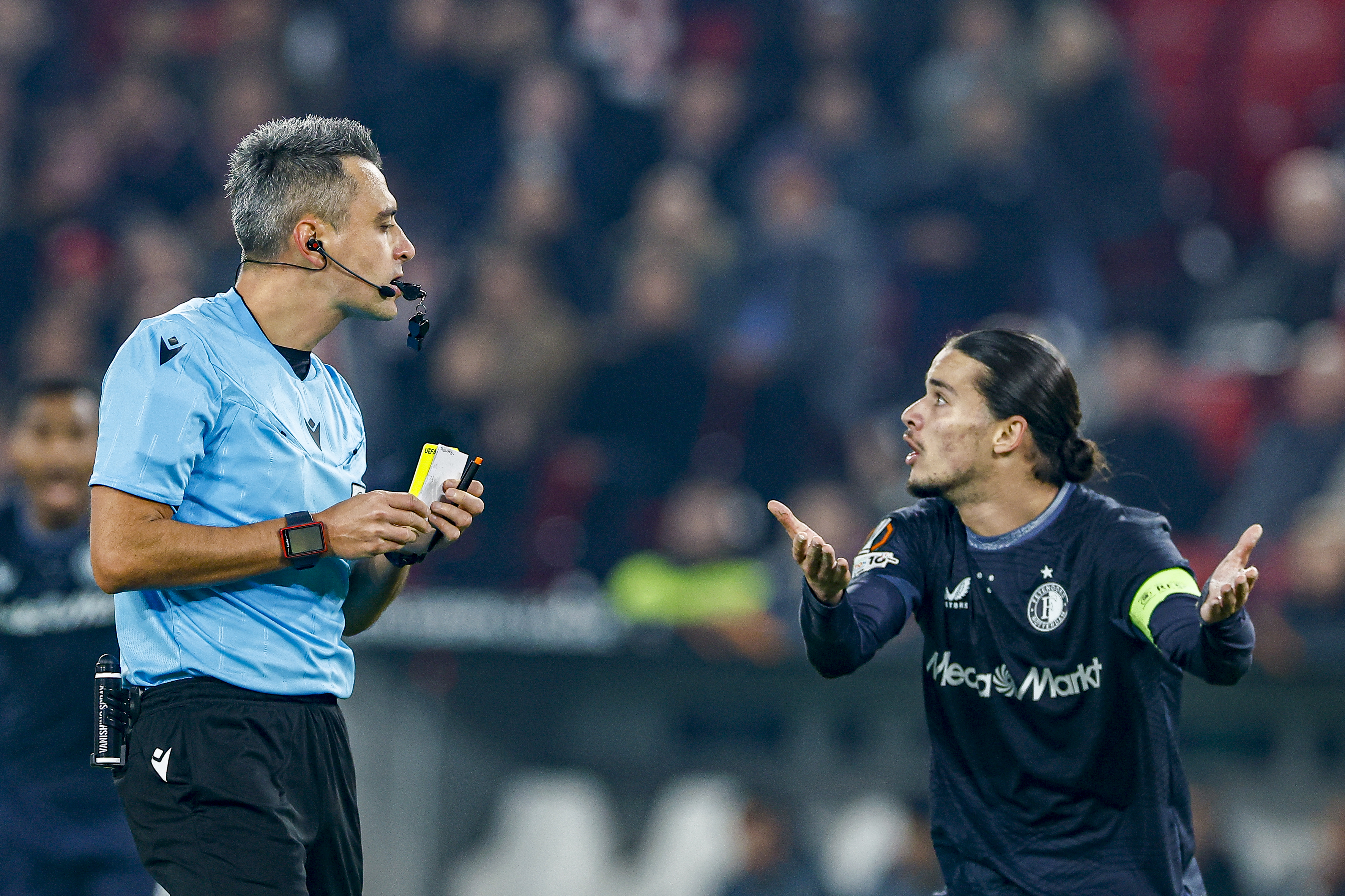 Hadj Moussa scheidsrechter pro shots