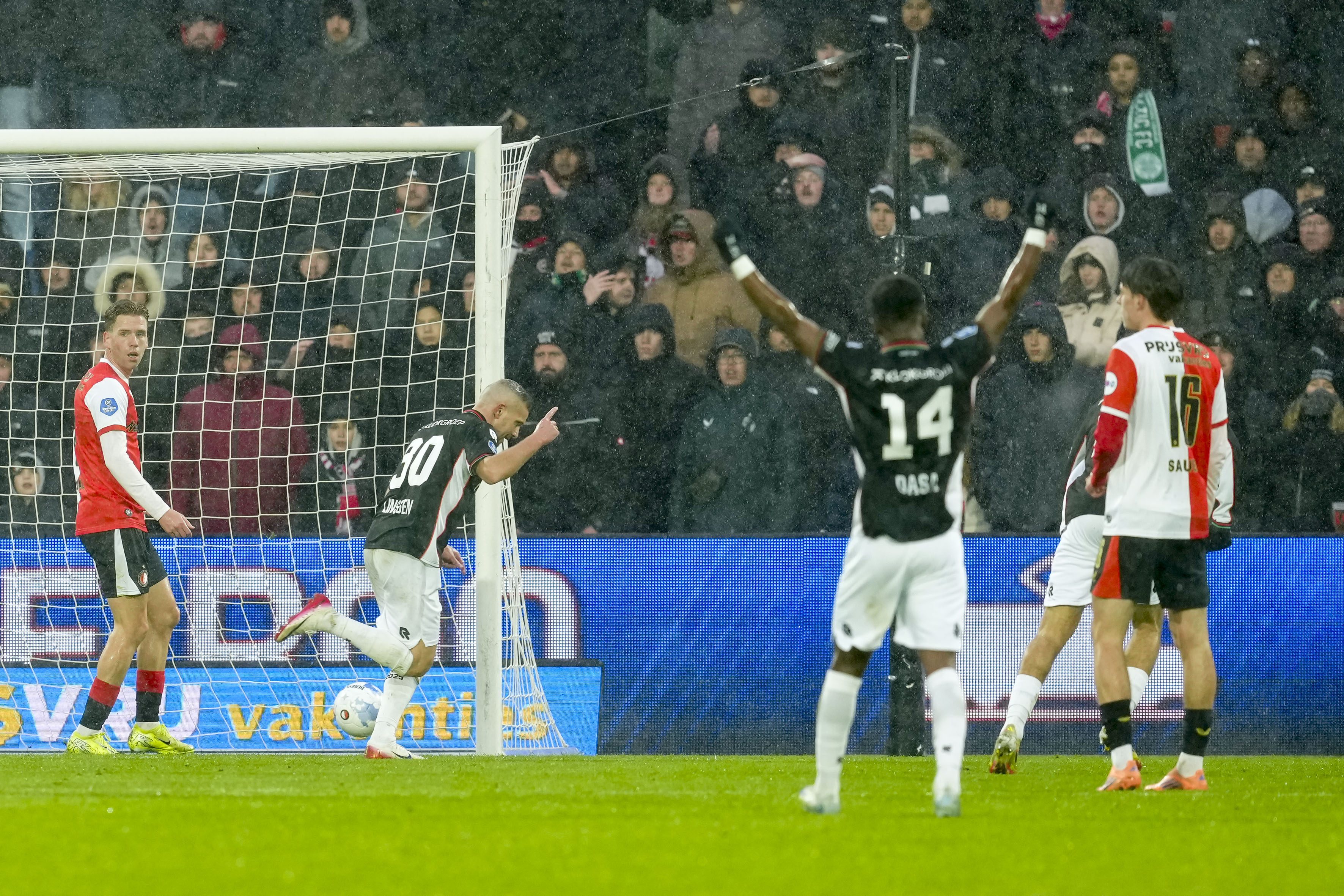 Feyenoord verzaakt in eigen huis tegen N.E.C. en verspeelt wederom punten