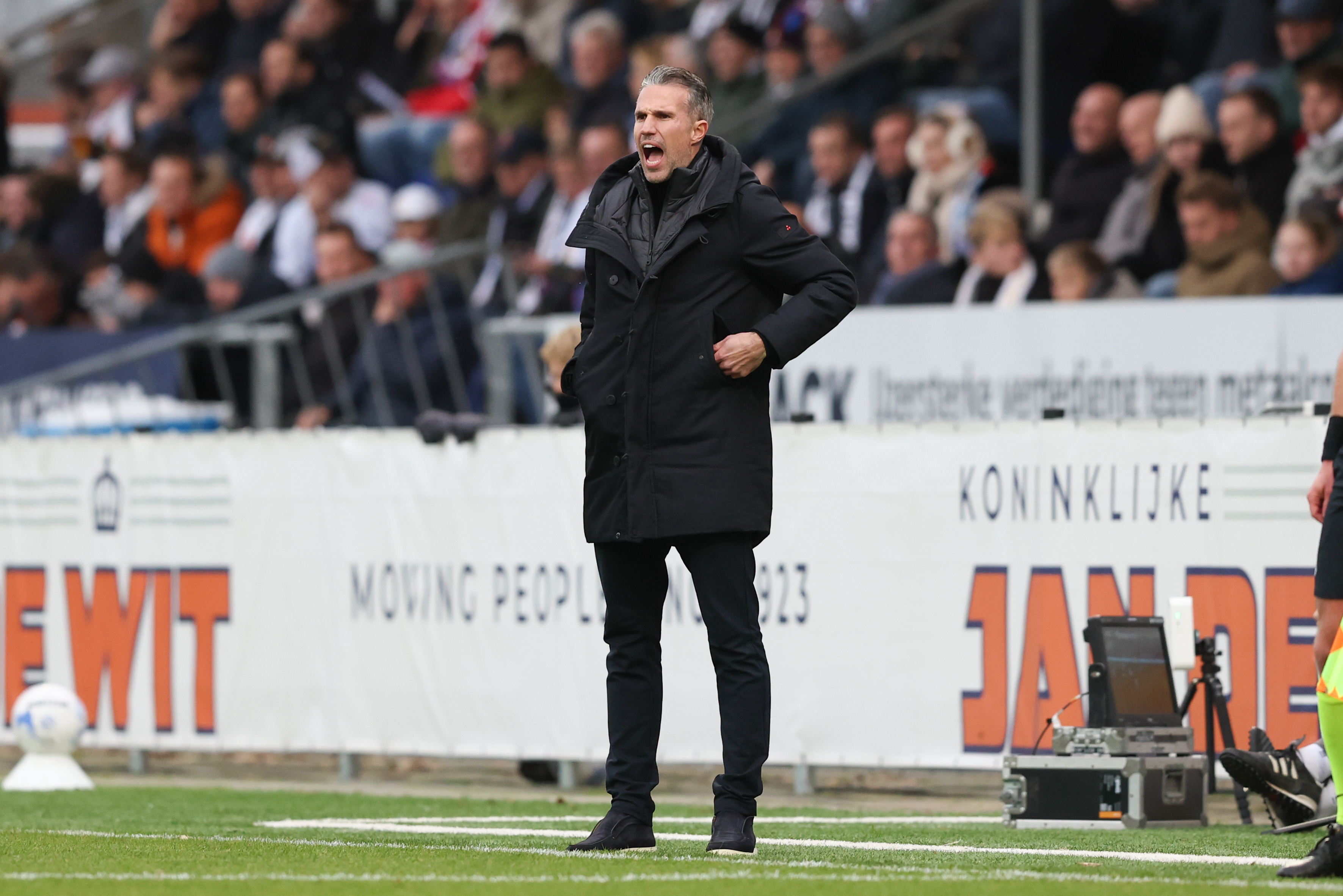 Van Persie ziet verbetering: "We communiceerden beter met elkaar"