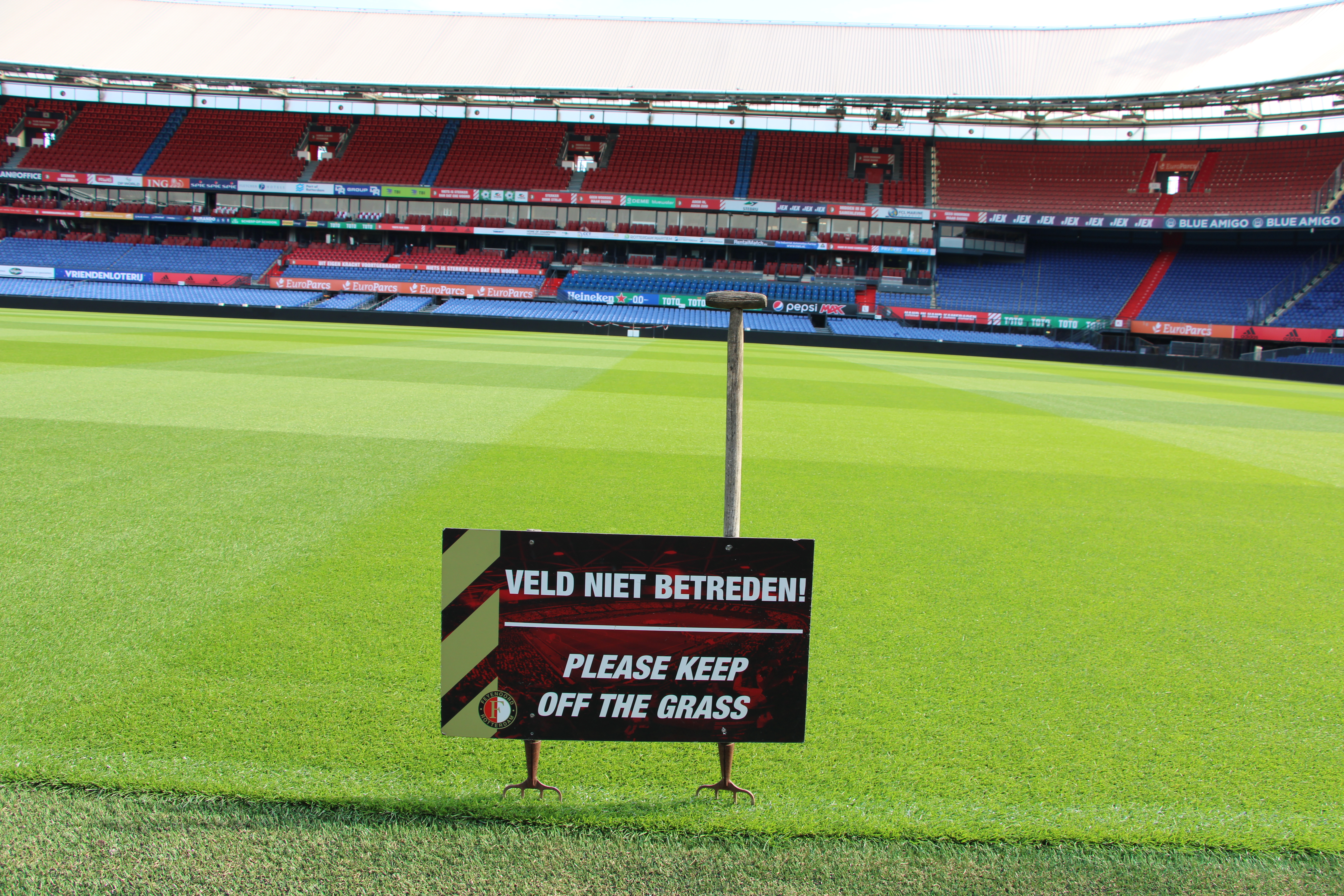 Verzoek aan Feyenoord-supporters: spaar het trainingsveld op Varkenoord voor D...