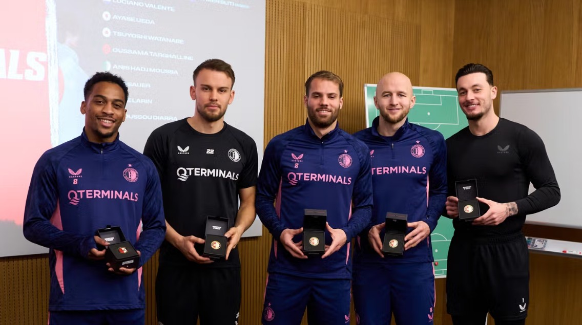 Feyenoord gaat spelers belonen met munt bij mijlpalen