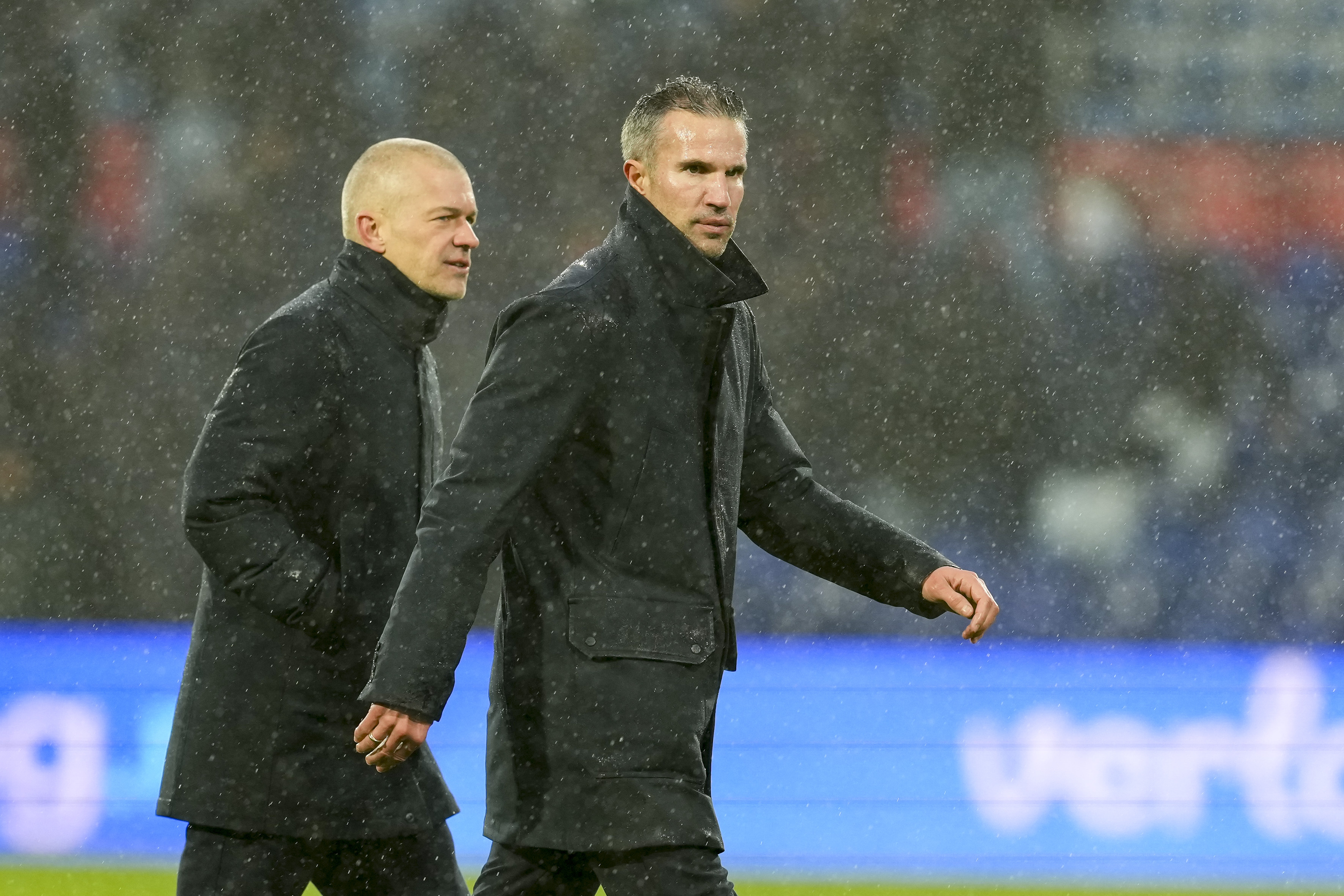Van Persie over Valente-wissel: "Als een speler twijfelt, twijfel ik als coach niet"