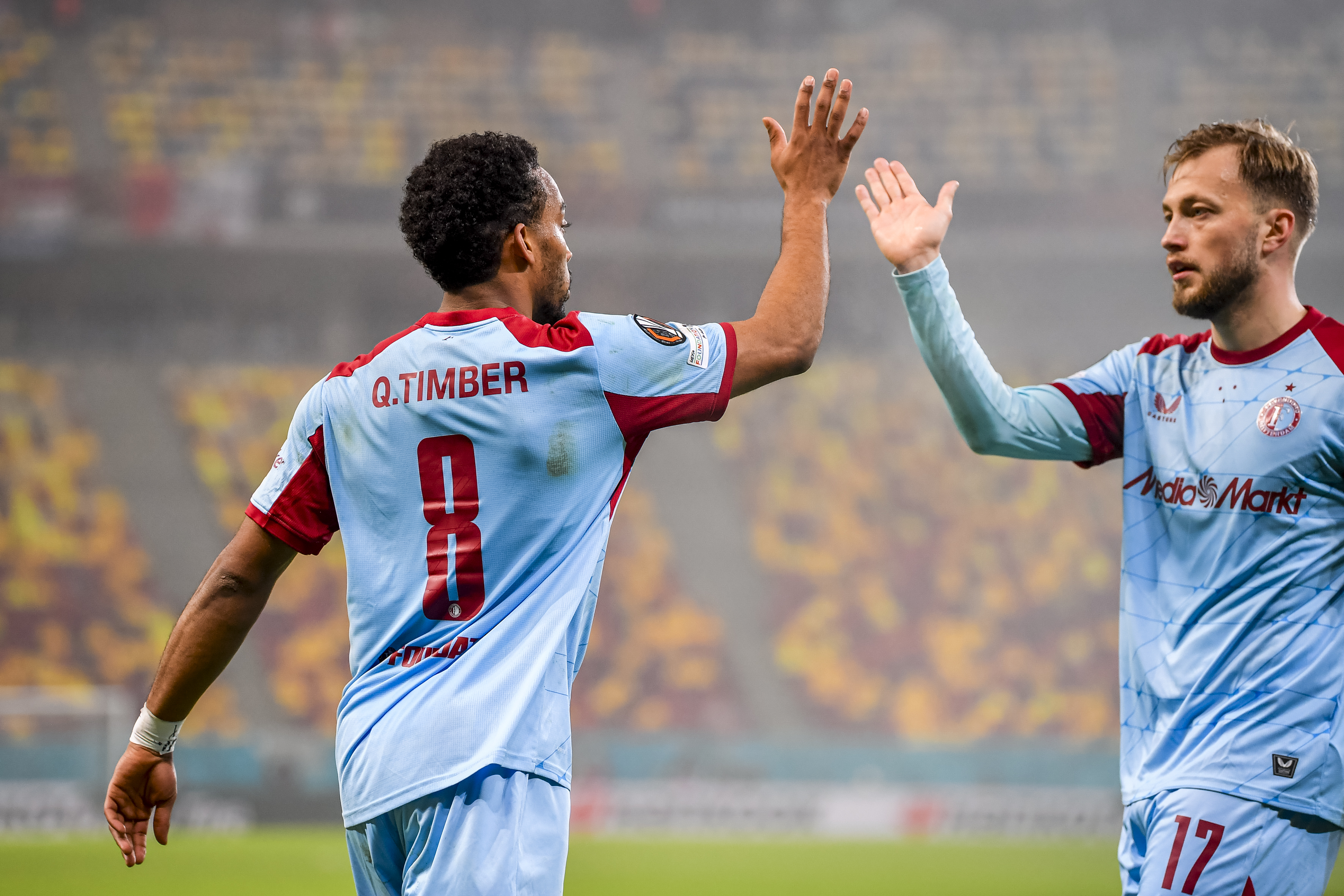 Liveblog • Feyenoord geeft het helemaal weg tegen FCSB [4-3]