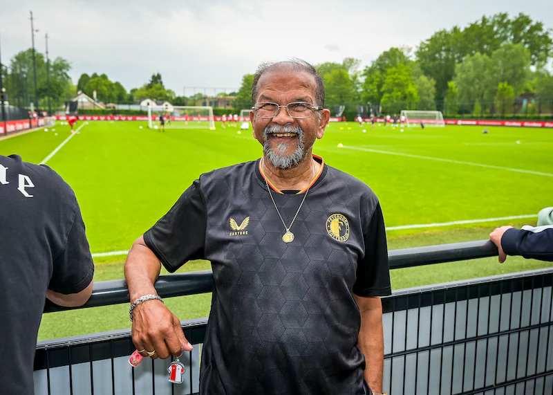 Bekende Feyenoord-supporter Charles Maddoe opgenomen in het ziekenhuis