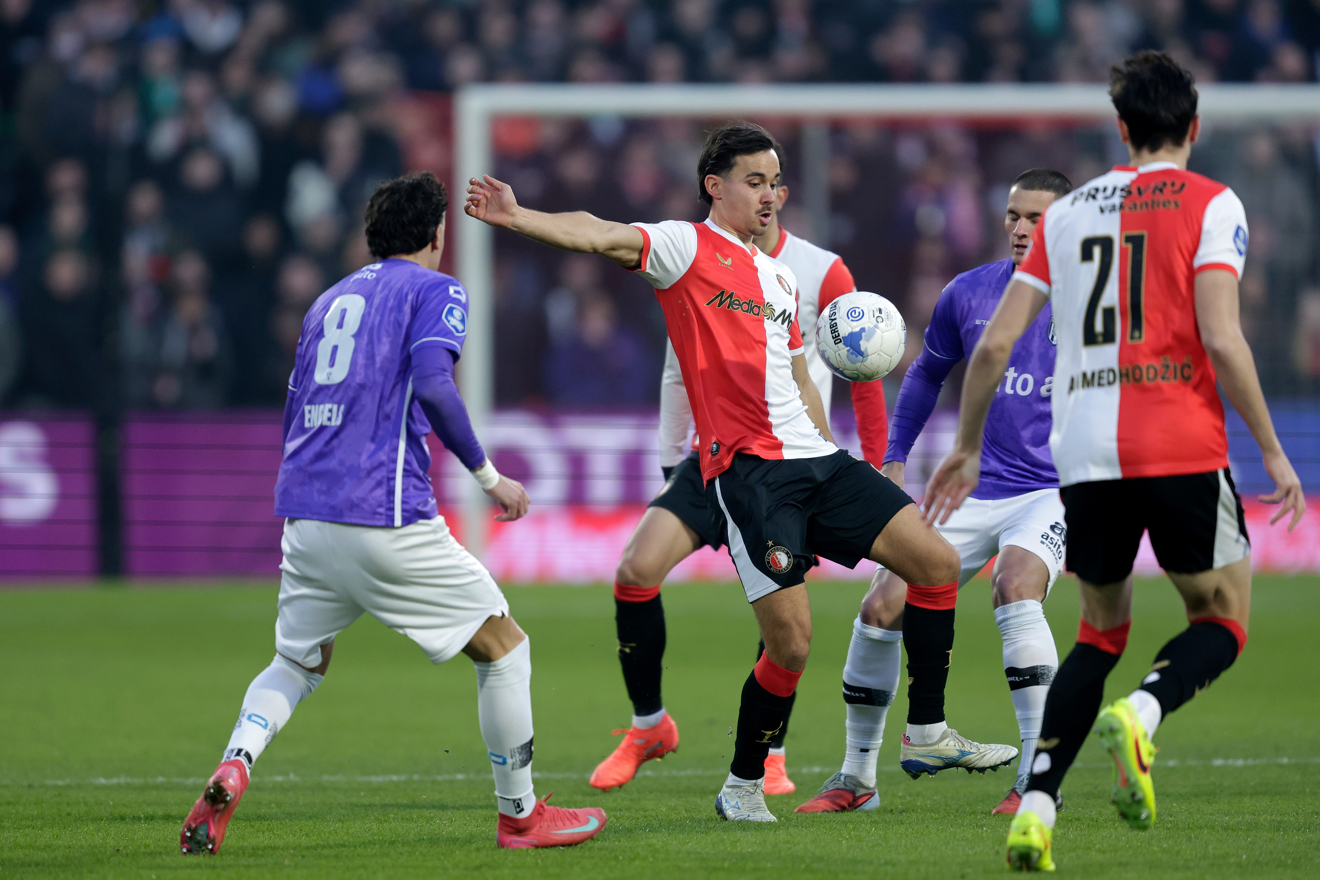 Liveblog • Feyenoord wint eenvoudig van Heracles Almelo • 4-2