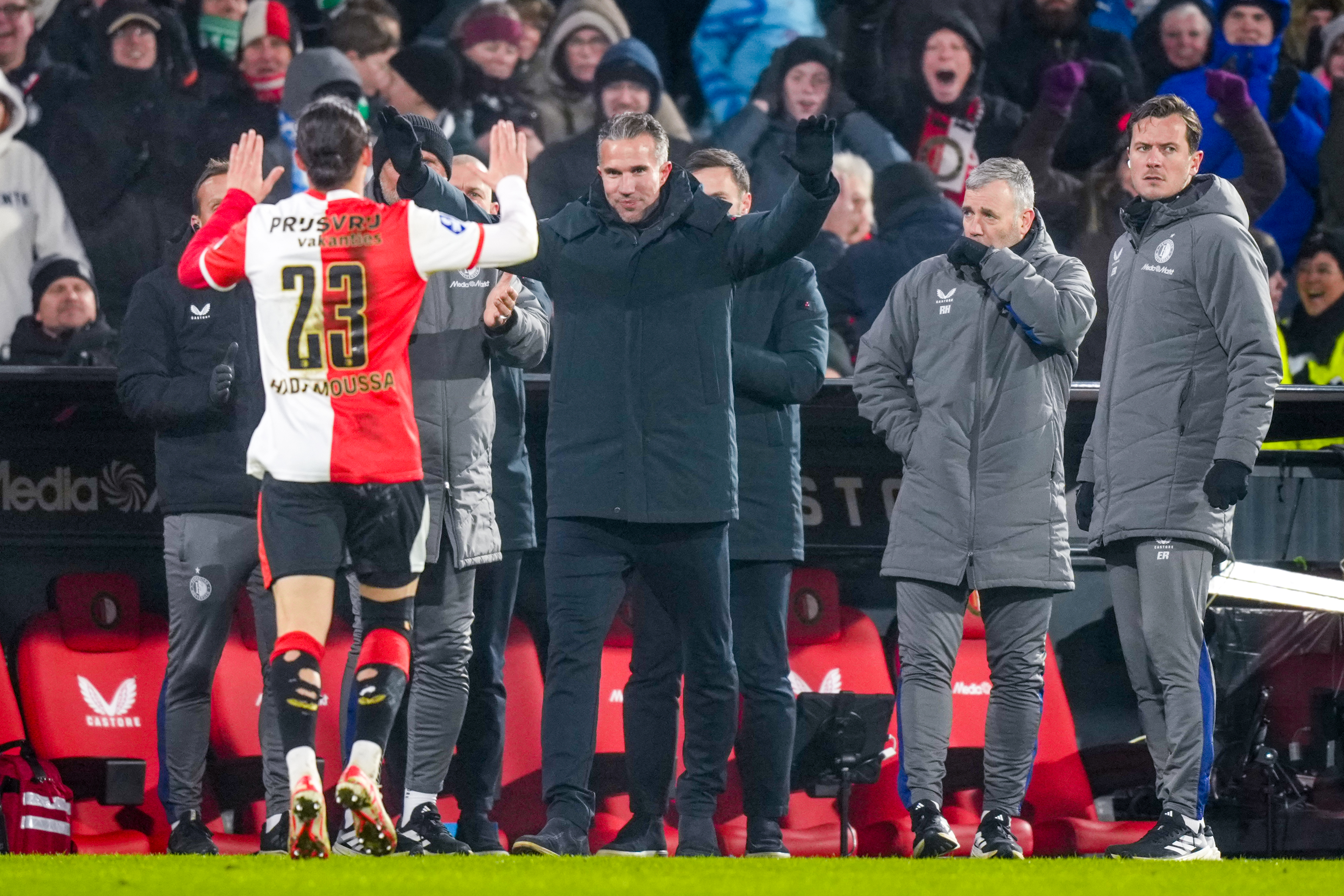 Feyenoord wint ruim van Heracles, maar ziet ziekenboeg verder groeien