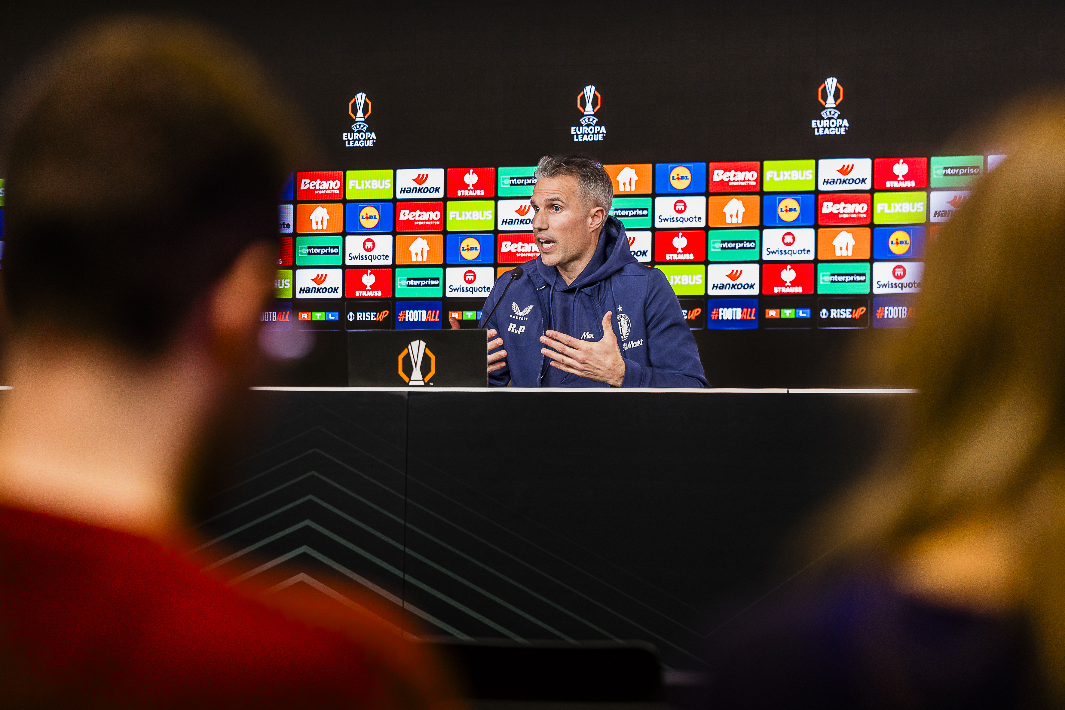 [LIVE 19:45] Van Persie blikt vooruit op Europees duel in Sevilla