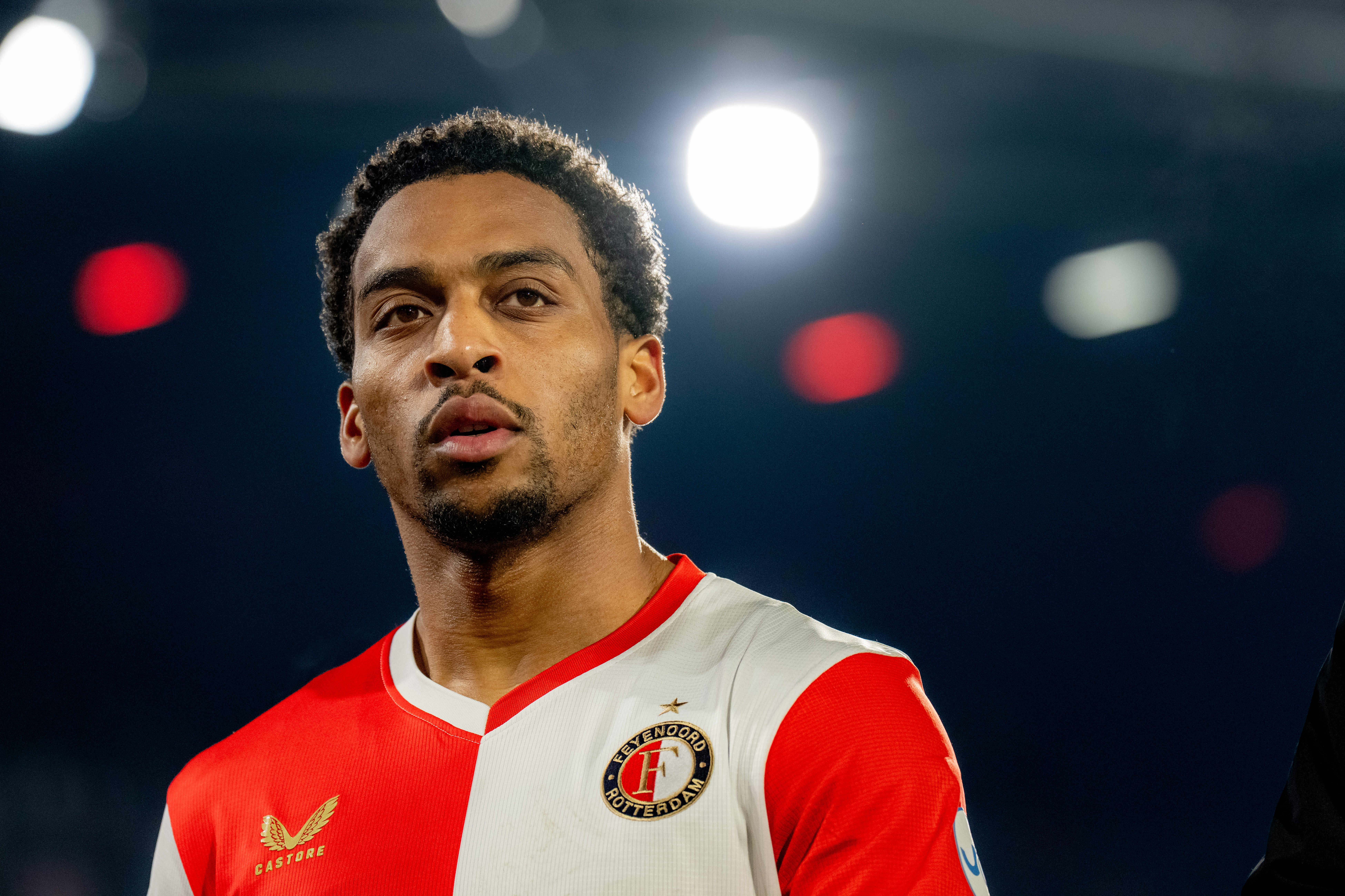 Timber laat bom barsten: "Niet de eerste keer dat Van Persie zijn spelers niet in bescherming neemt"