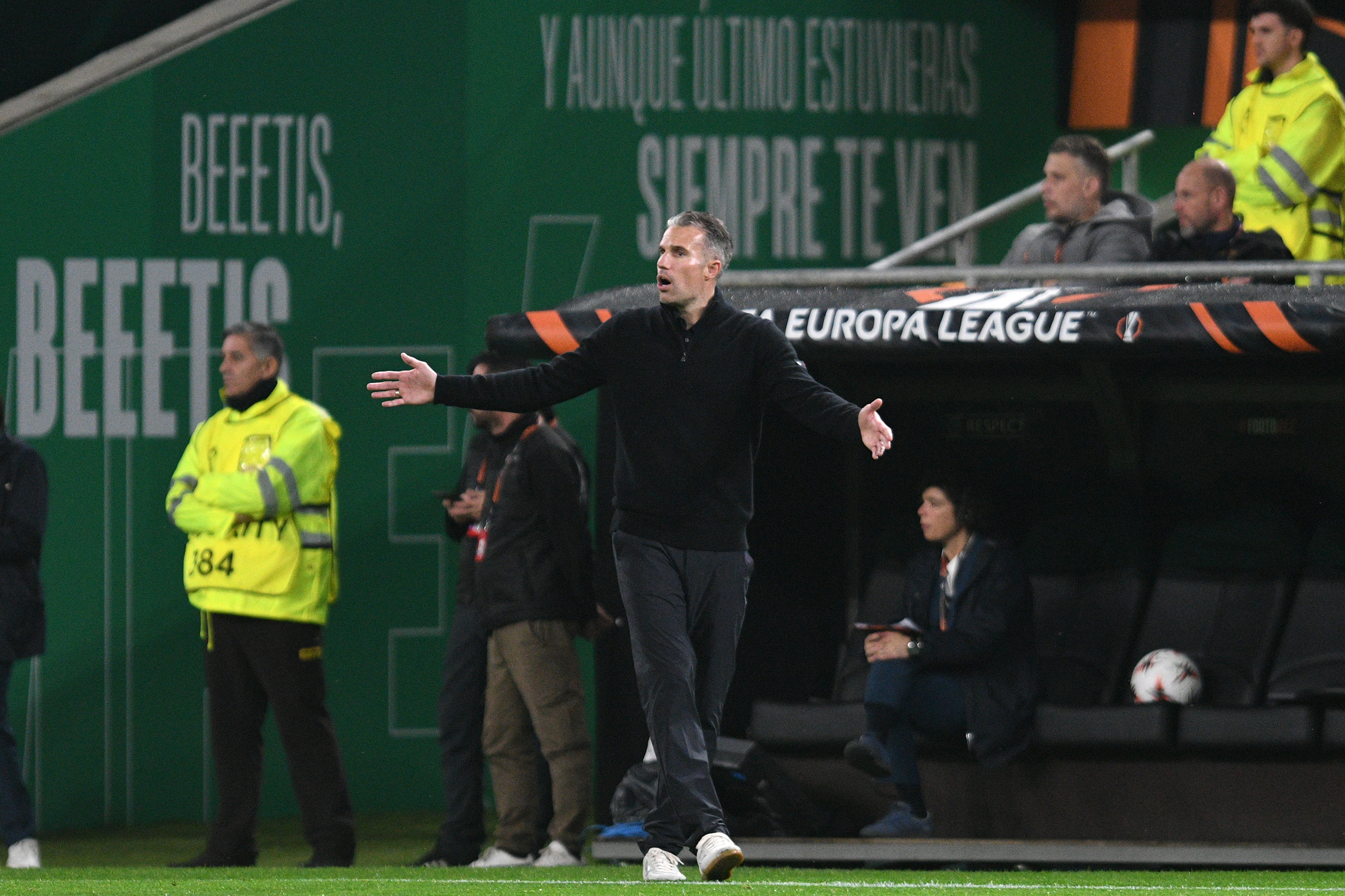 Van Persie over Europees fiasco: "Momenten waar je later met trots op terugkijkt"