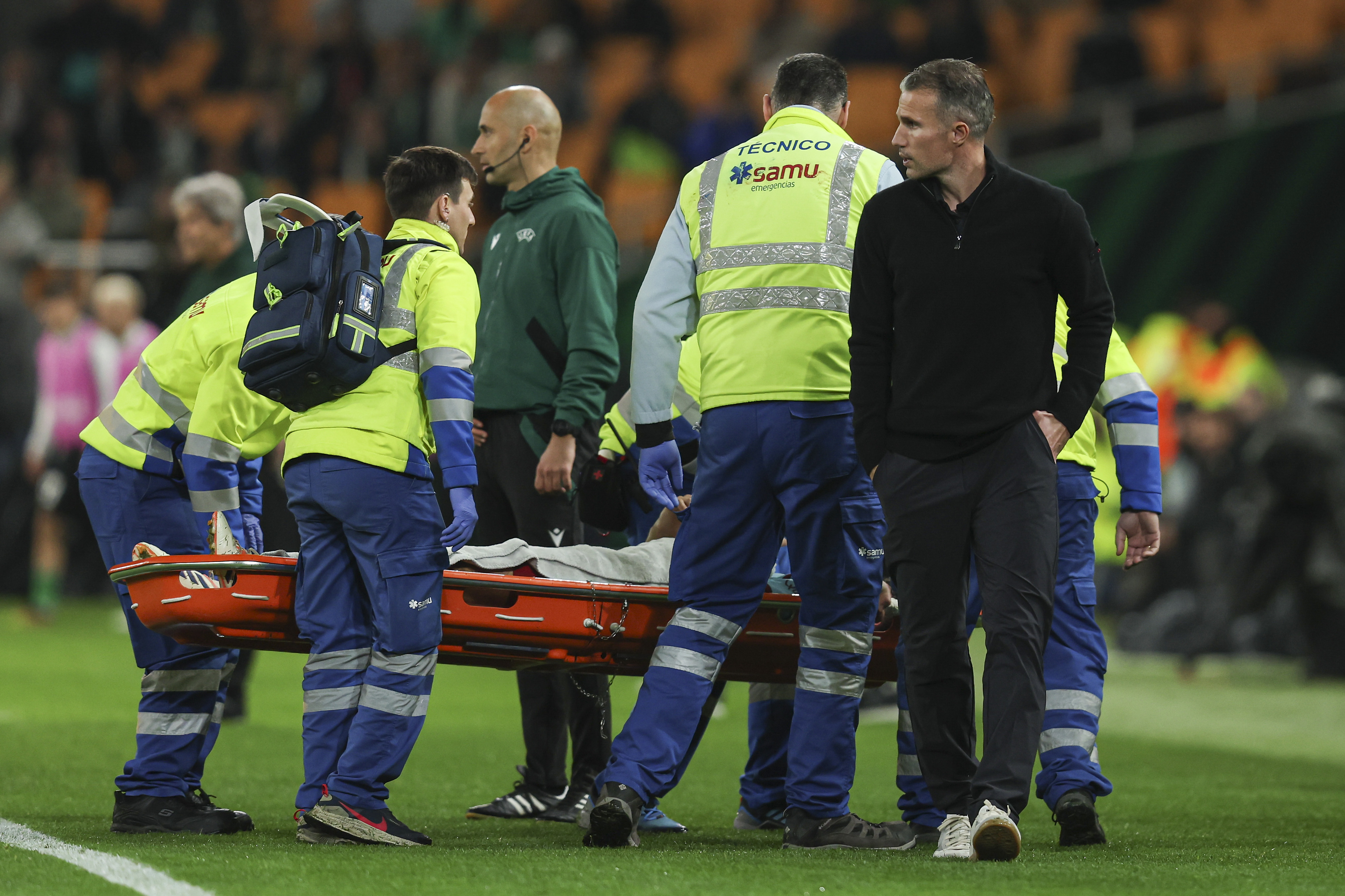 Van Persie na blessure zoon Shaqueel: "Ik ben zijn trainer, maar ook zijn vader"