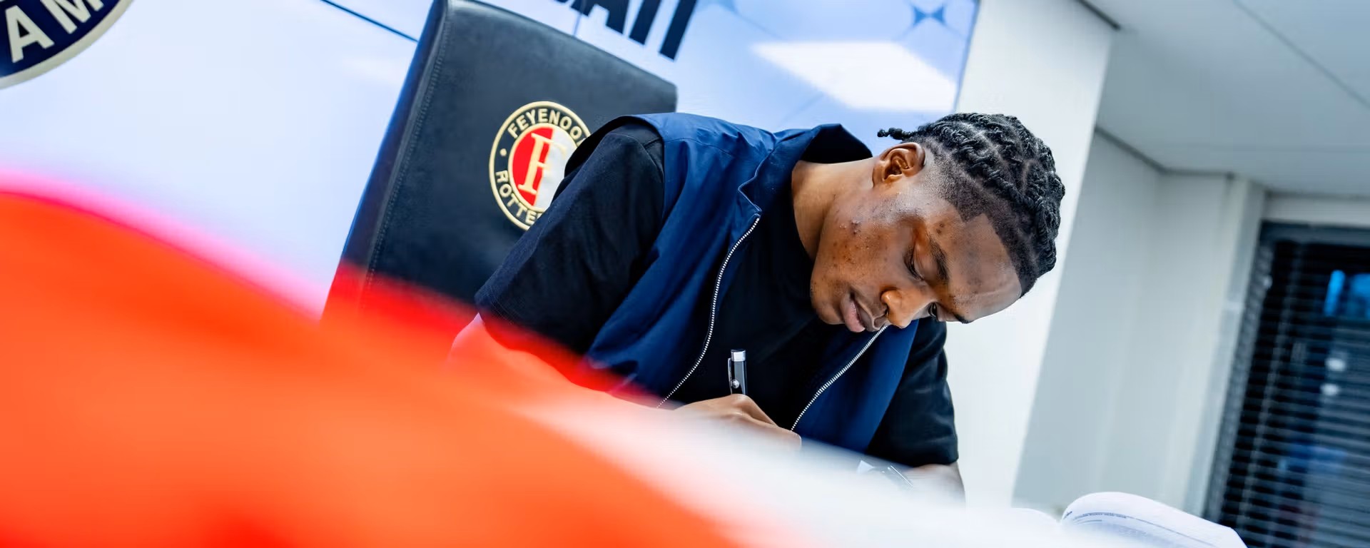 Feyenoord beloont veelbelovende jeugdspeler met eerste profcontract