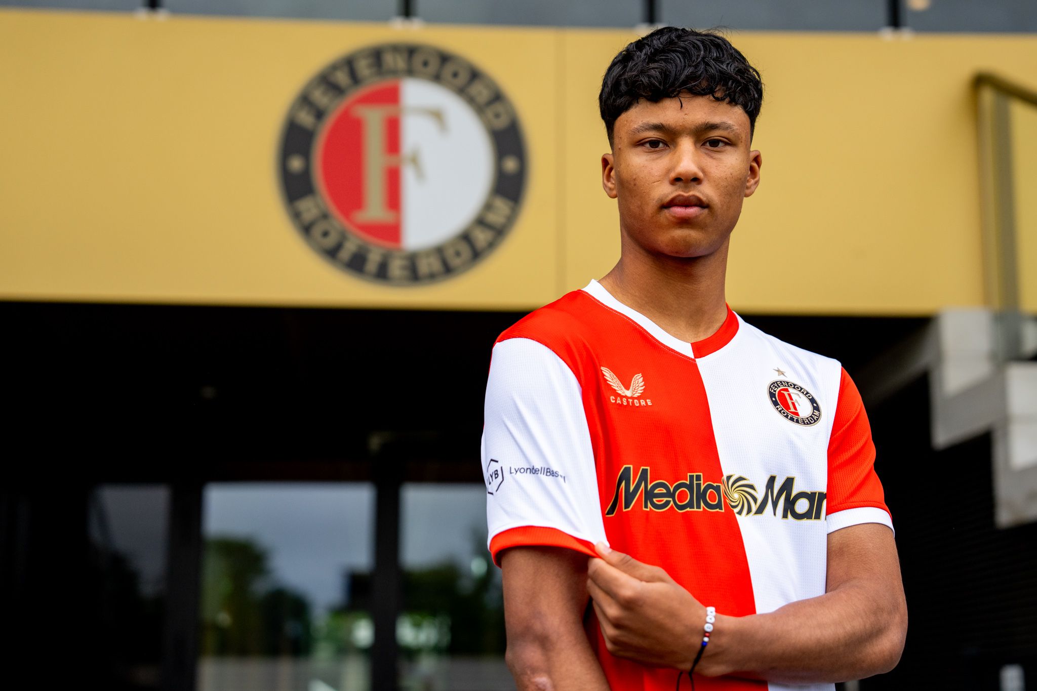 'Feyenoord wil contract taltenvolle verdediger openbreken'