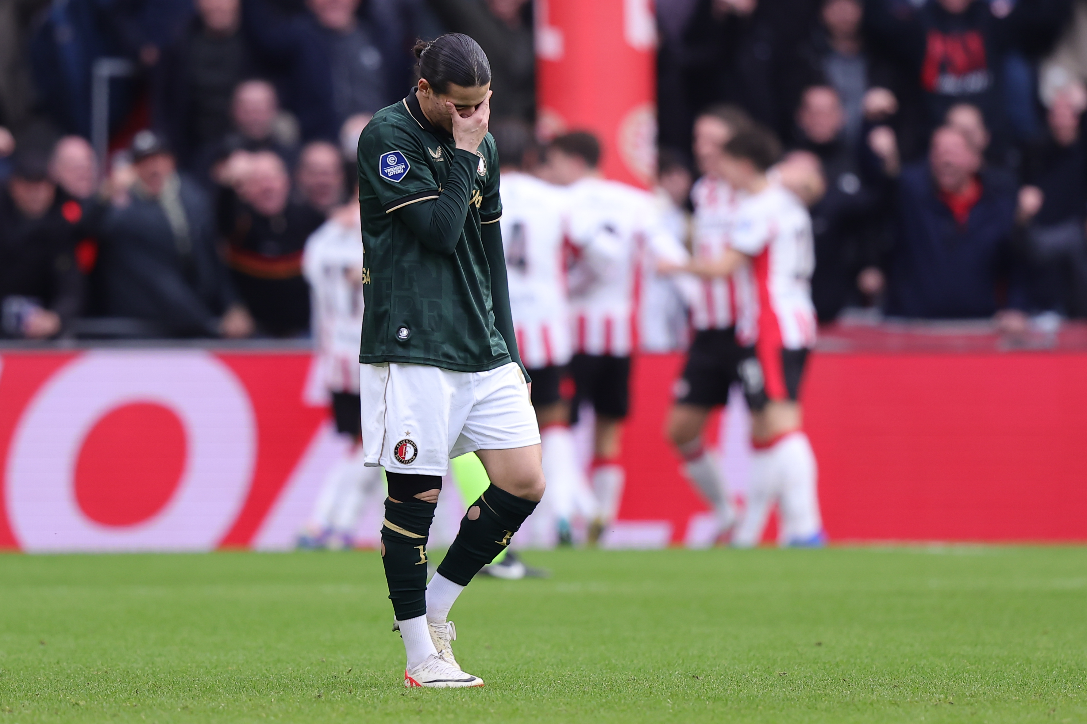 Cijfers • Feyenoord-fiasco tegen PSV: hoogste cijfer slechts een magere 5,0