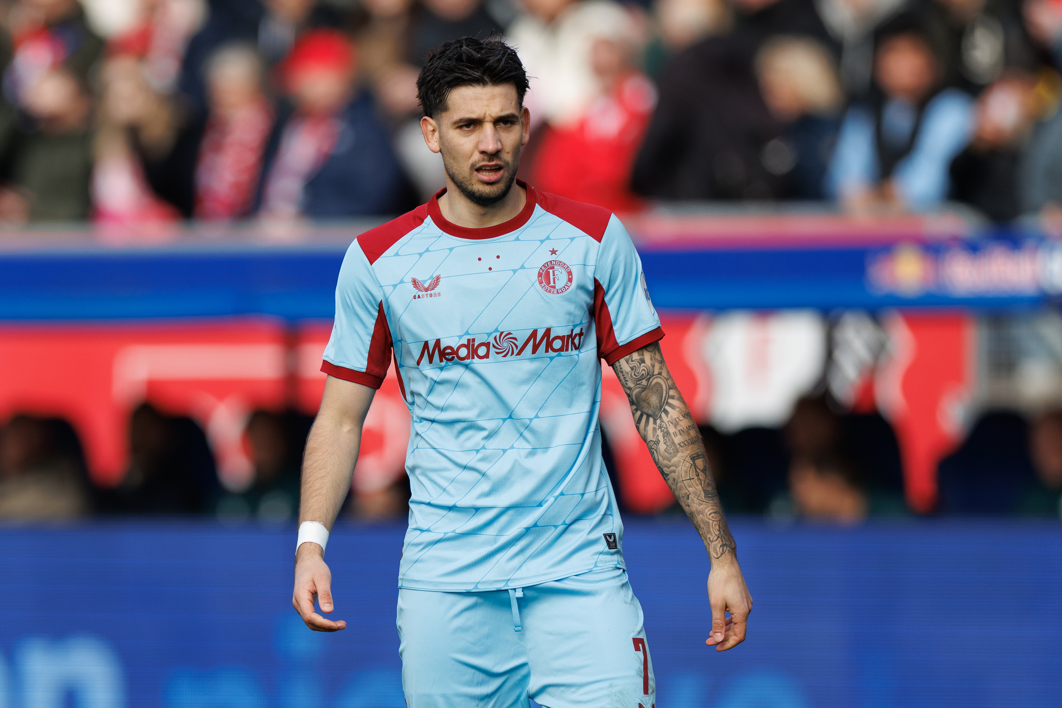 Veerkracht, klasse en leiderschap: Moder bewijst zijn waarde bij dit Feyenoord