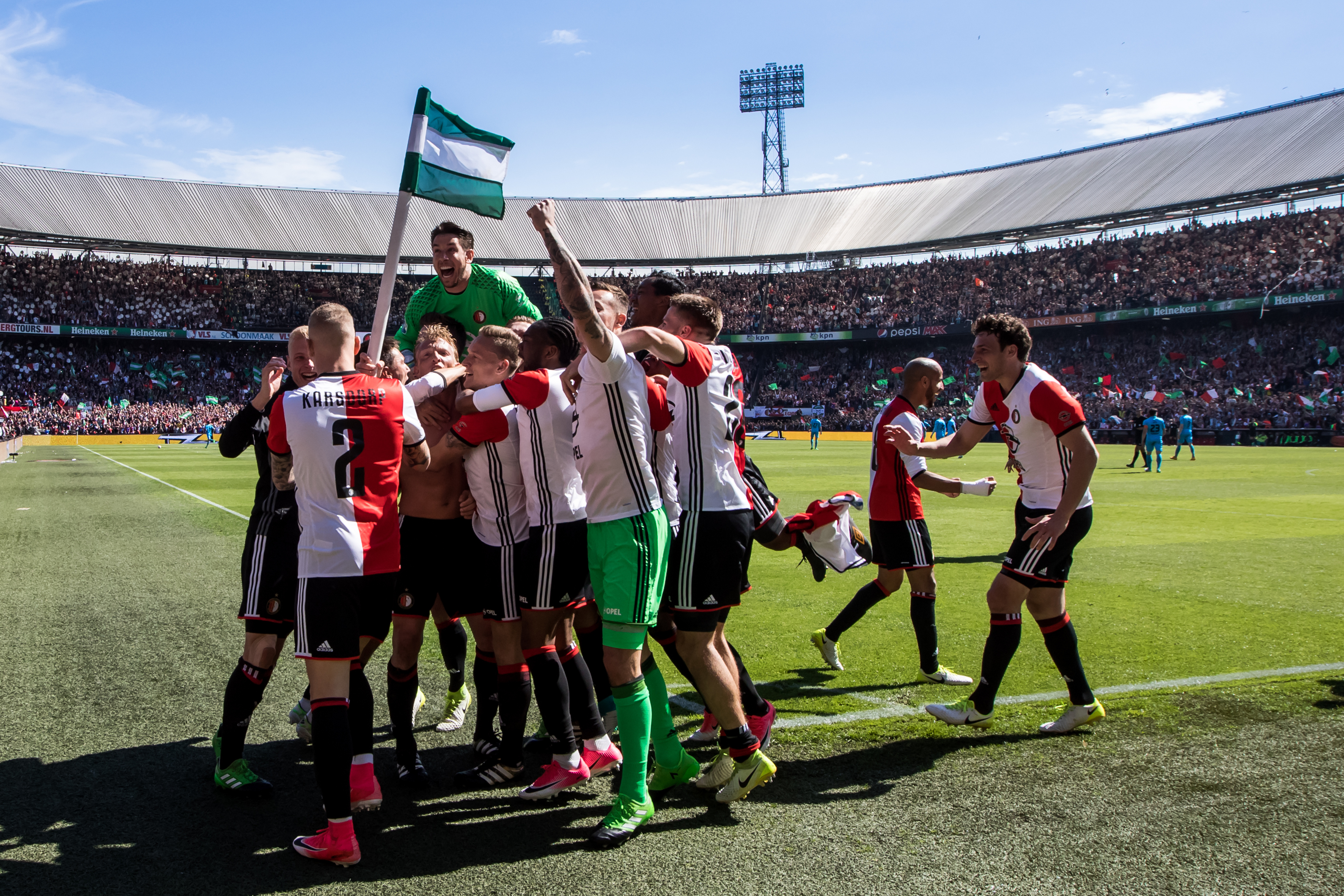 Kuyt Cornervlag tegen Heracles Almelo, Kampioenswedstrijd 2016 - 2017