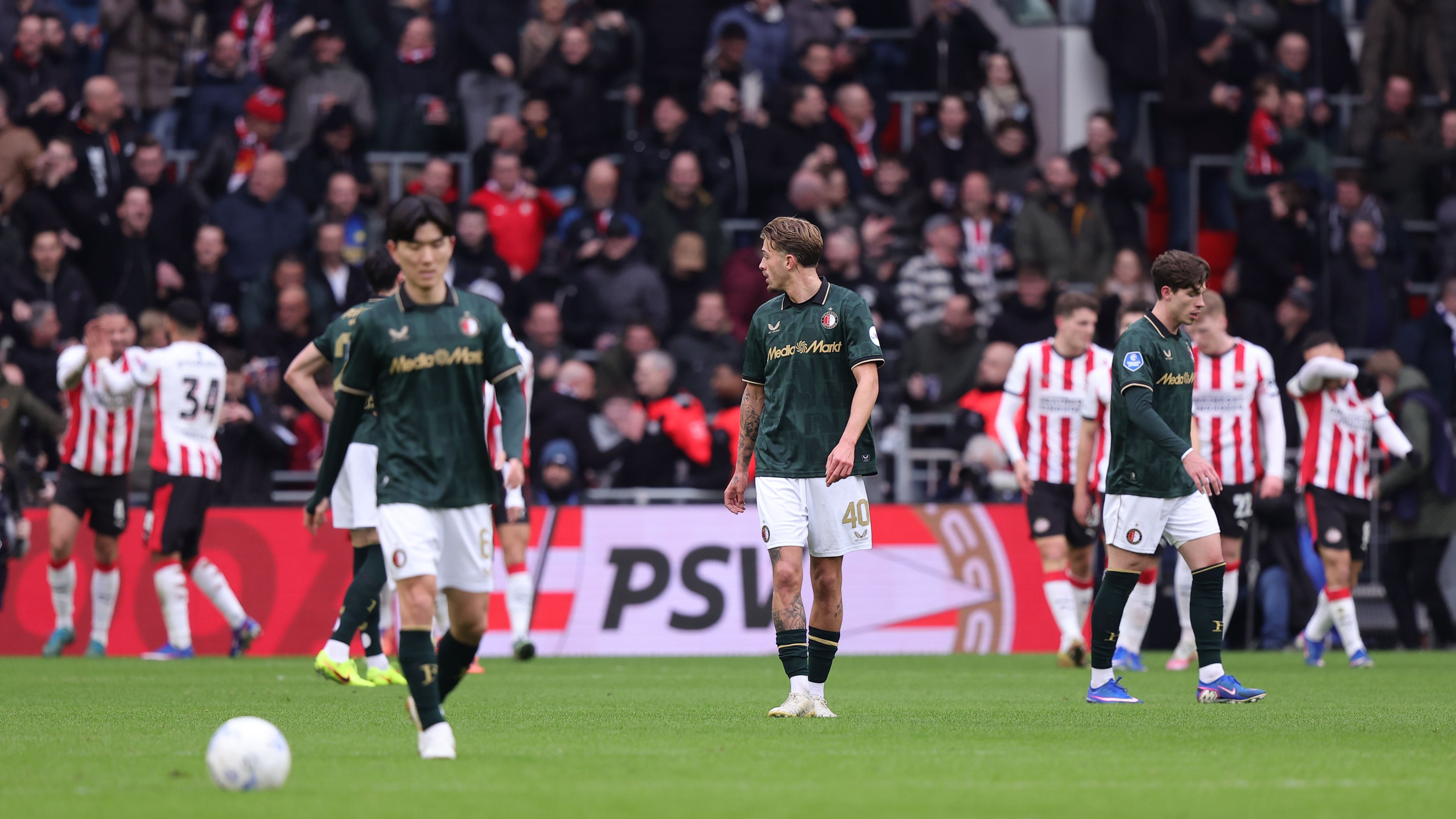 Absolute blamage in Eindhoven: PSV sloopt Feyenoord binnen 17 minuten