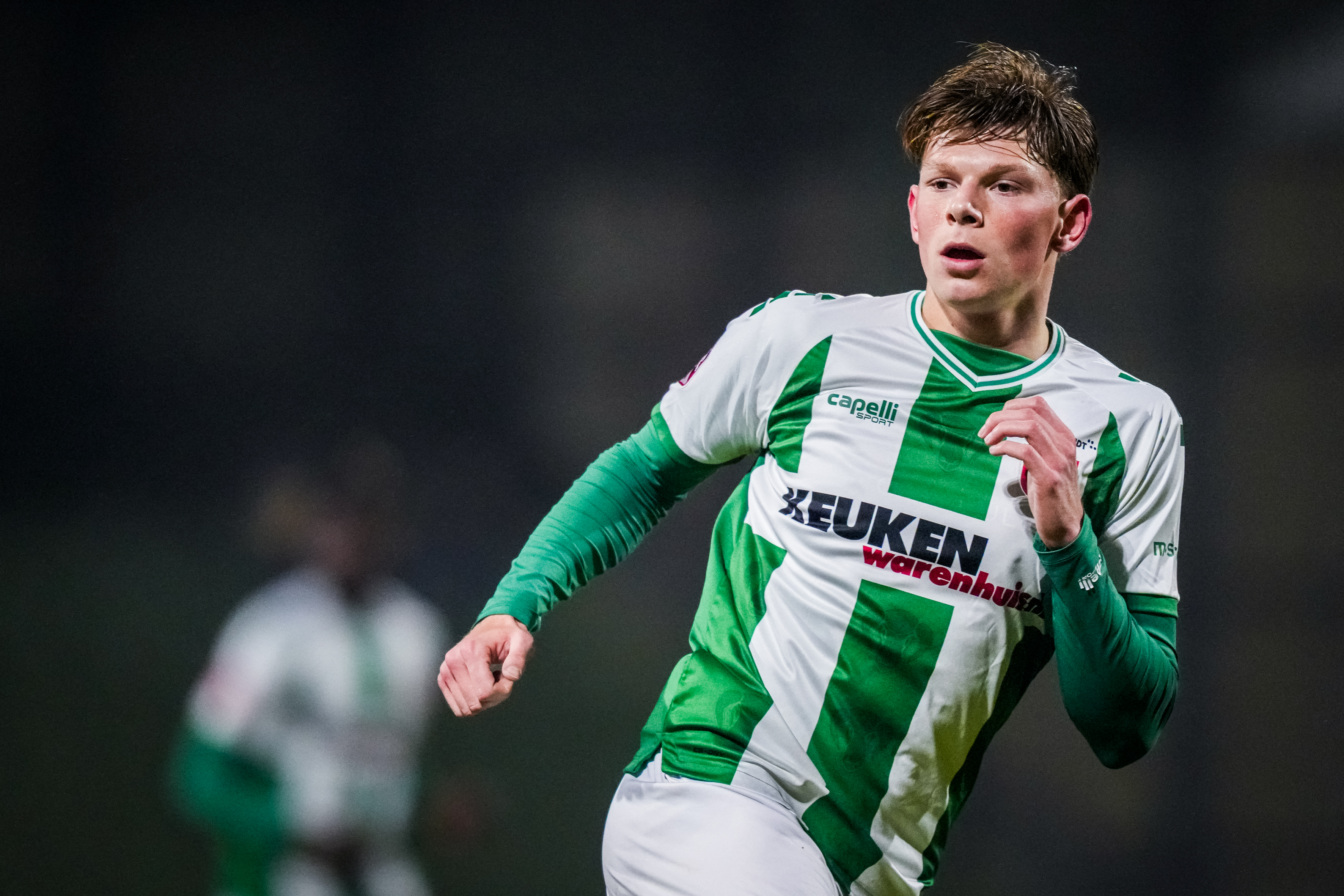 Plug maakt basisdebuut bij winnend FC Dordrecht: "Elementen die je ook bij Feyenoord tegenkomt"