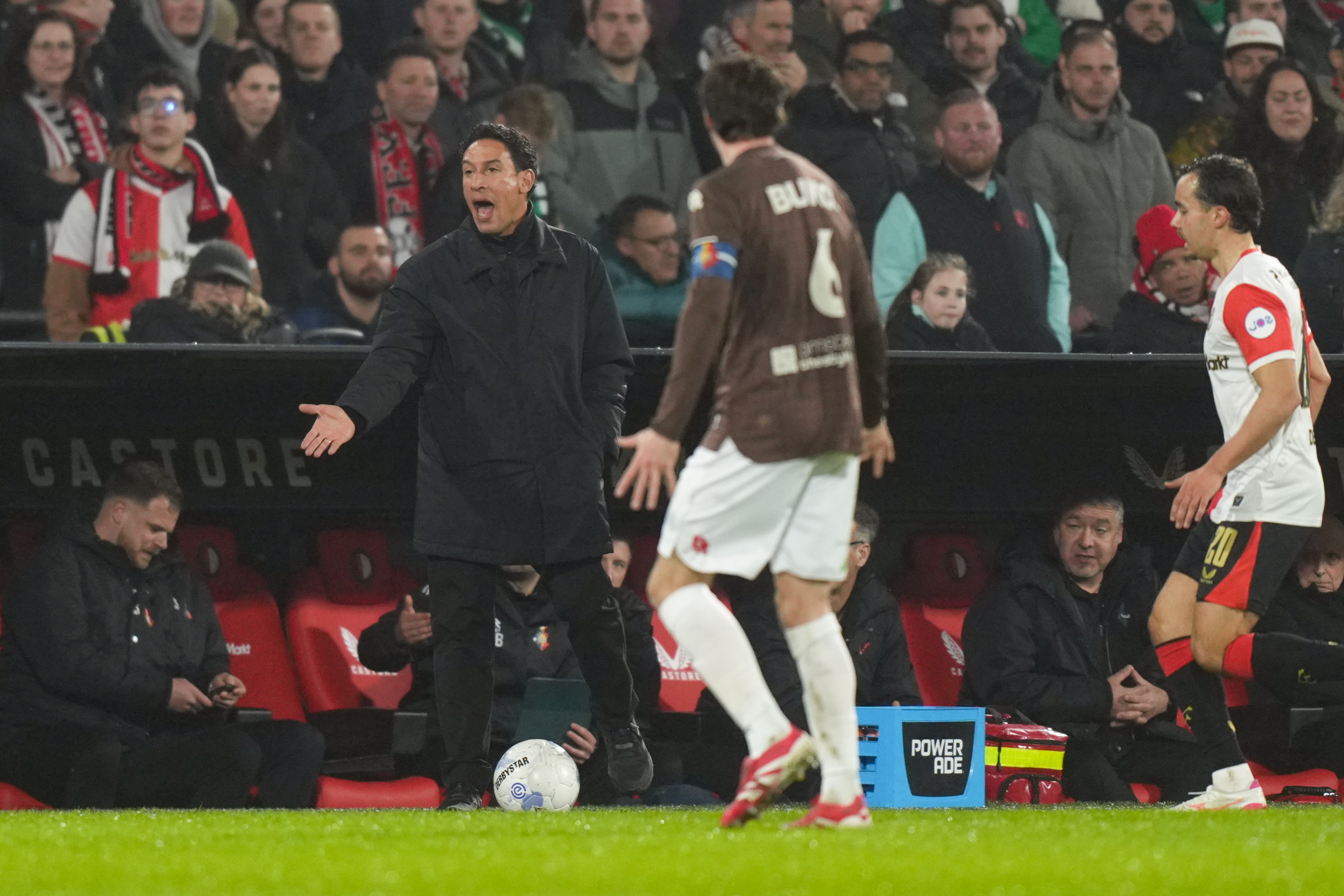 Telstar-trainer Correia over benauwde zege van Feyenoord: ‘Dit kun je geen toeval meer noemen’