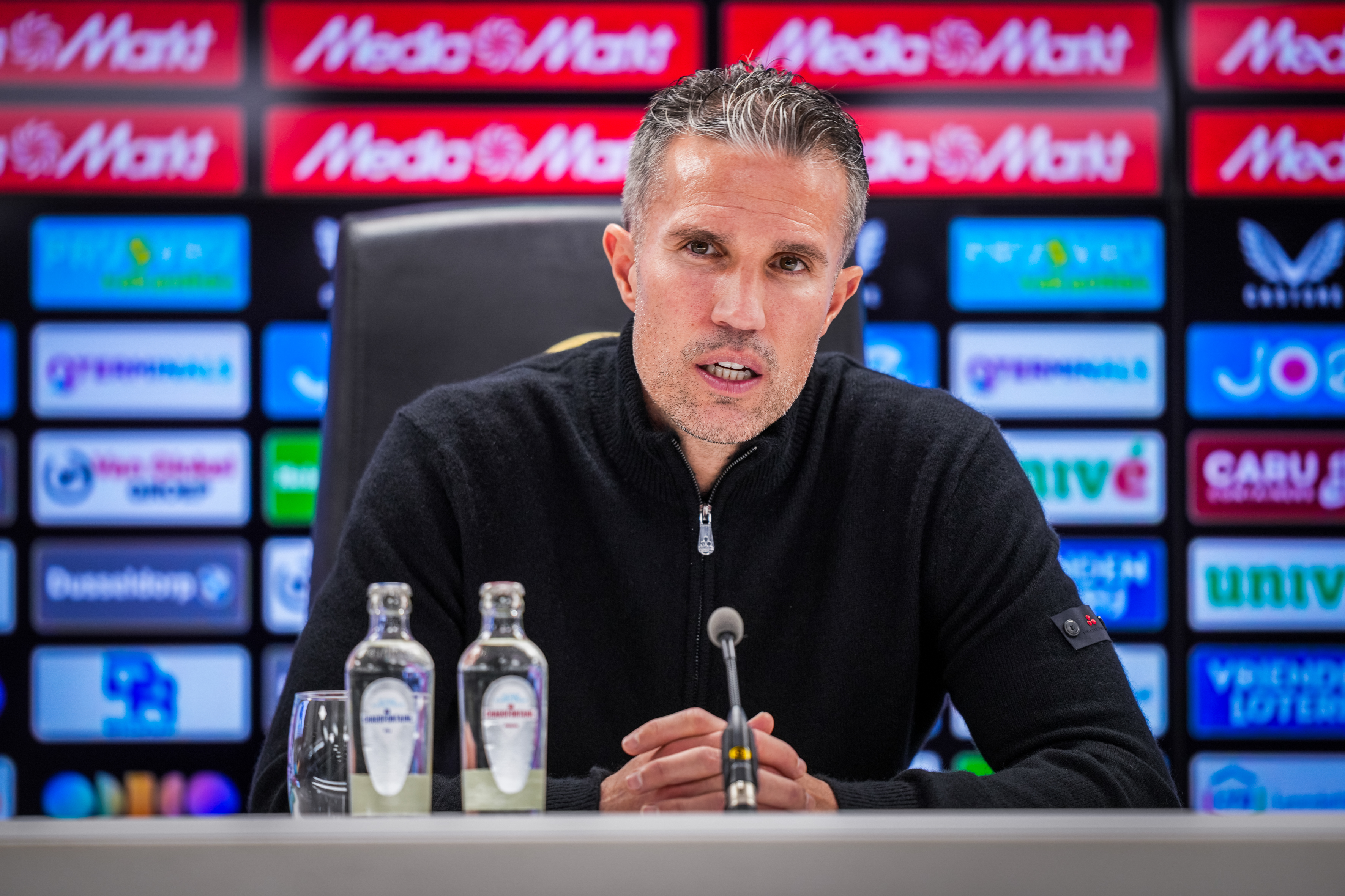 Van Persie pareert TD-vragen: 