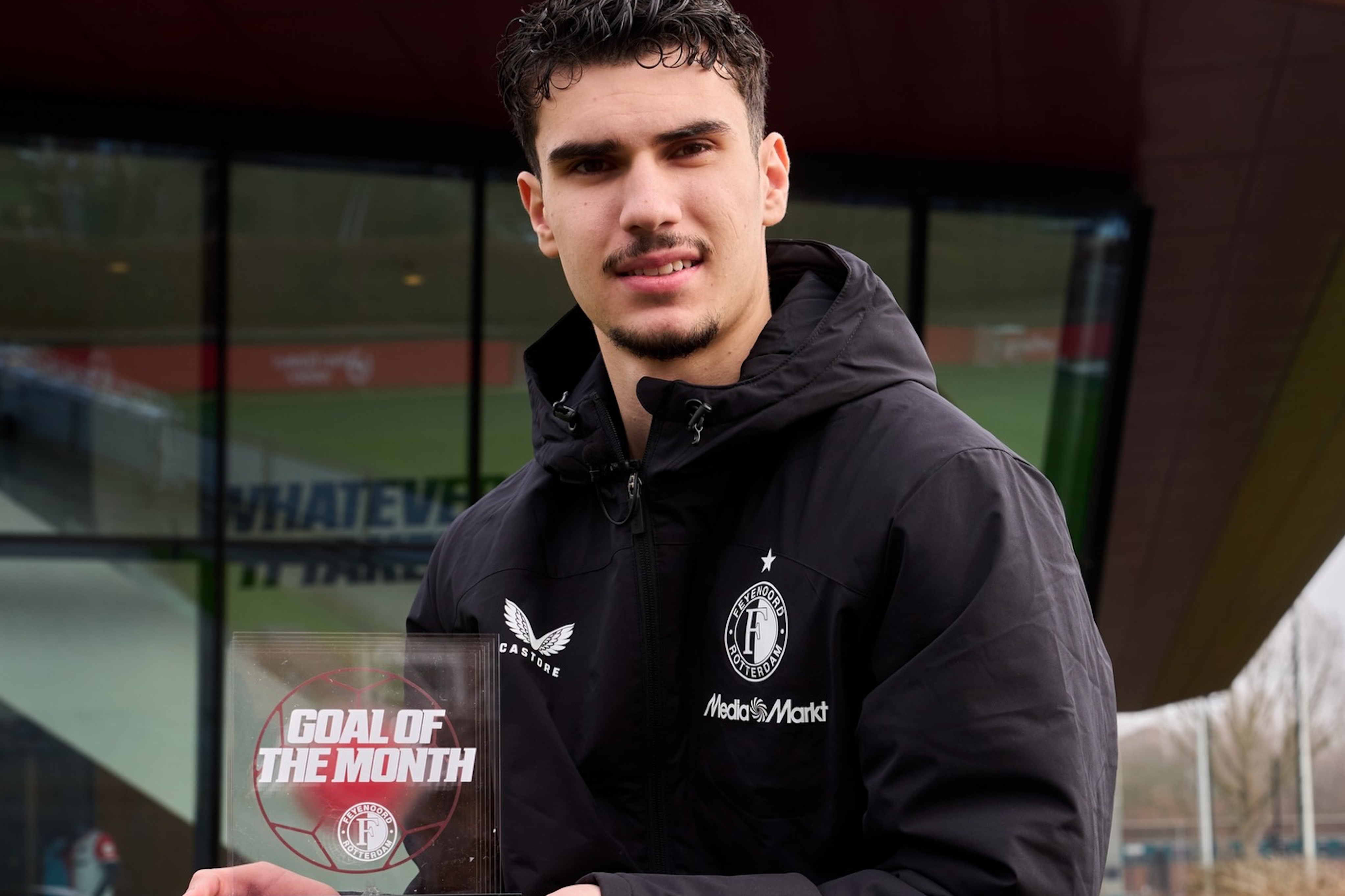 'Goal of the Month-winnaar' Van Persie over herstel: "Hoop dat ik zo snel mogelijk weer kan spelen