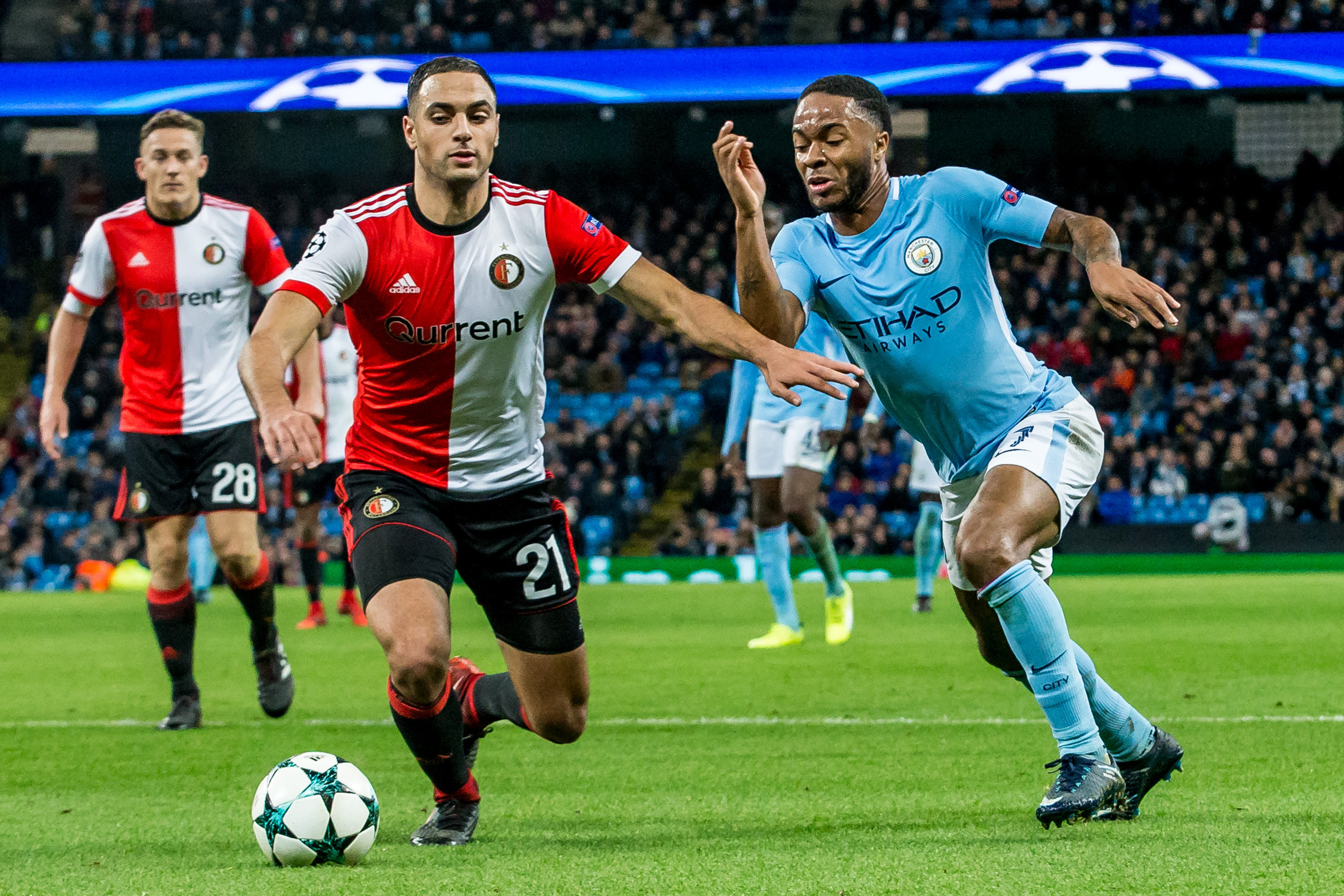 Engelse media: ‘18 clubs toonden interesse, maar Raheem Sterling kiest voor Feyenoord’