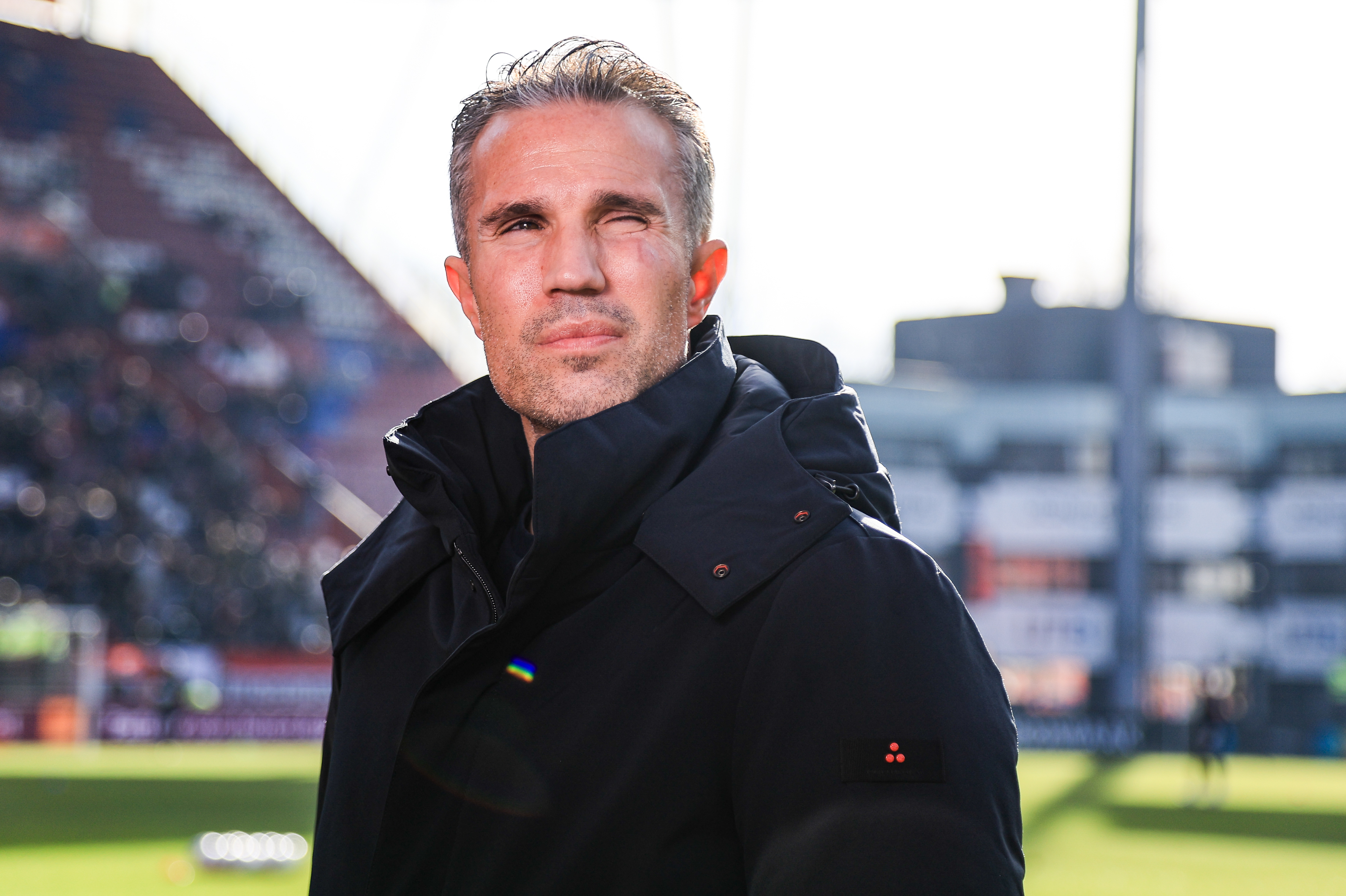 Schuldbewust en realistisch: Van Persie toont andere kant tijdens persconferentie