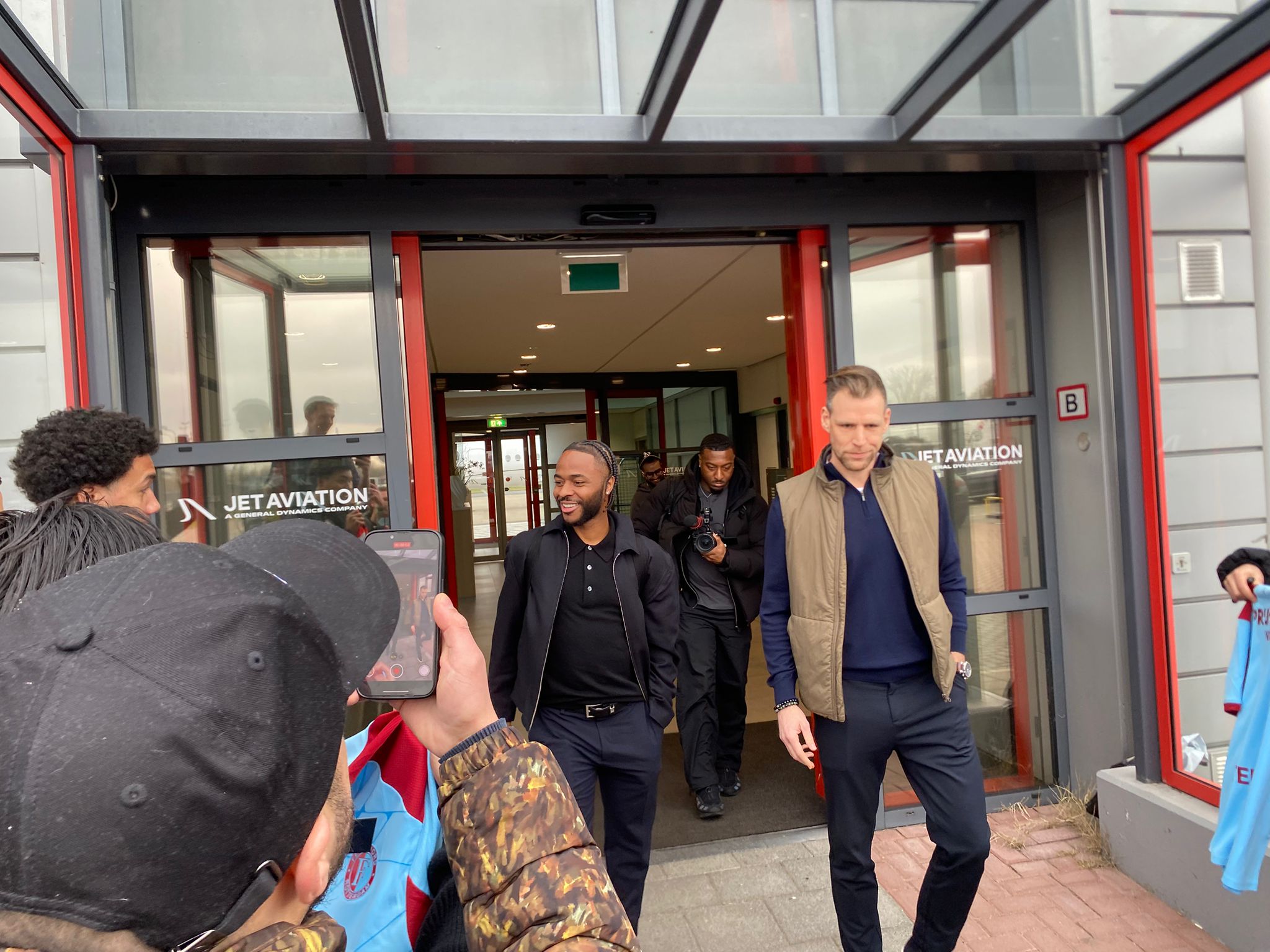 Raheem Sterling zet voet aan Rotterdamse grond