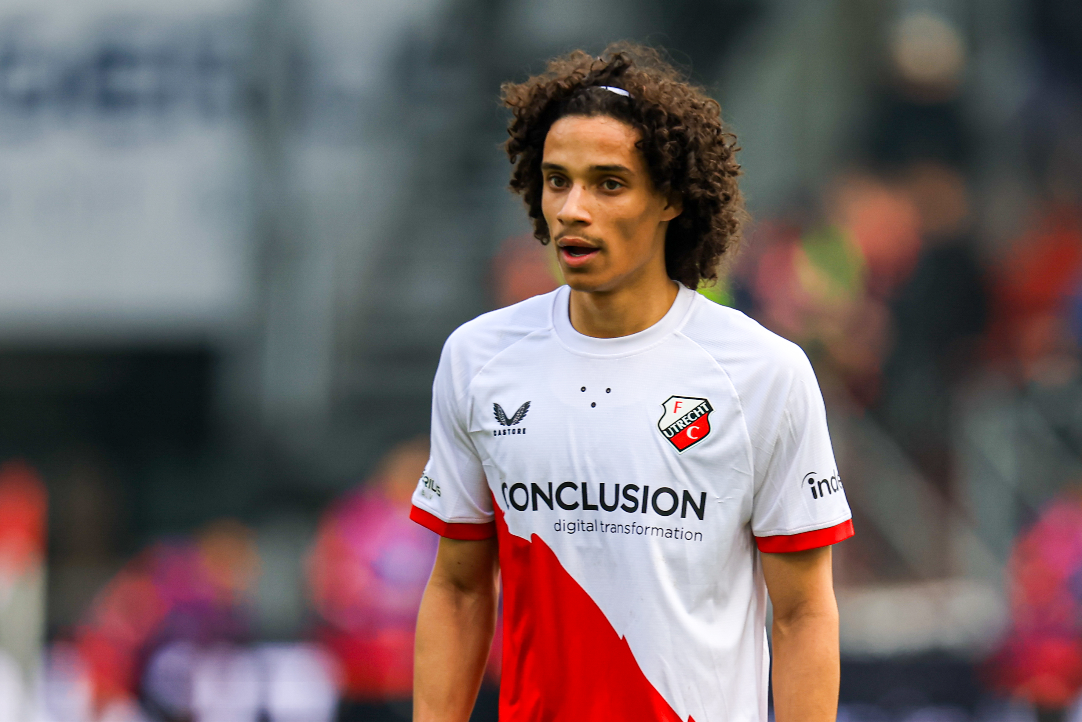 Zechiël helpt Feyenoord in strijd om plek twee met goal én assist