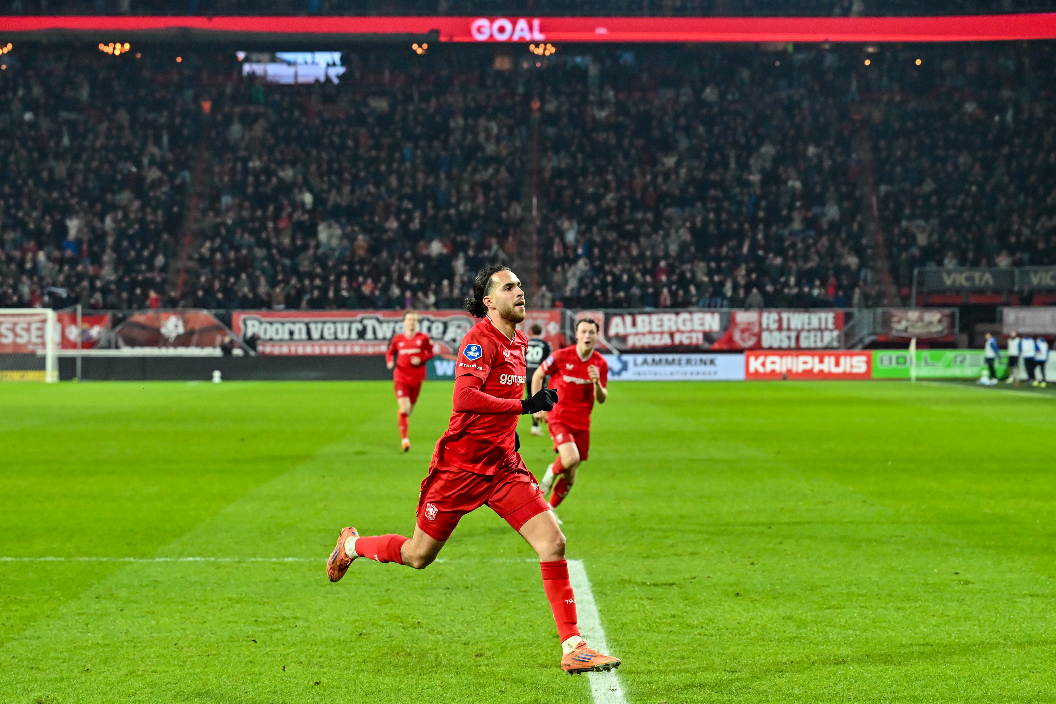 Zerrouki openhartig over Feyenoord-toekomst: “Ik zit in een lastig pakket”