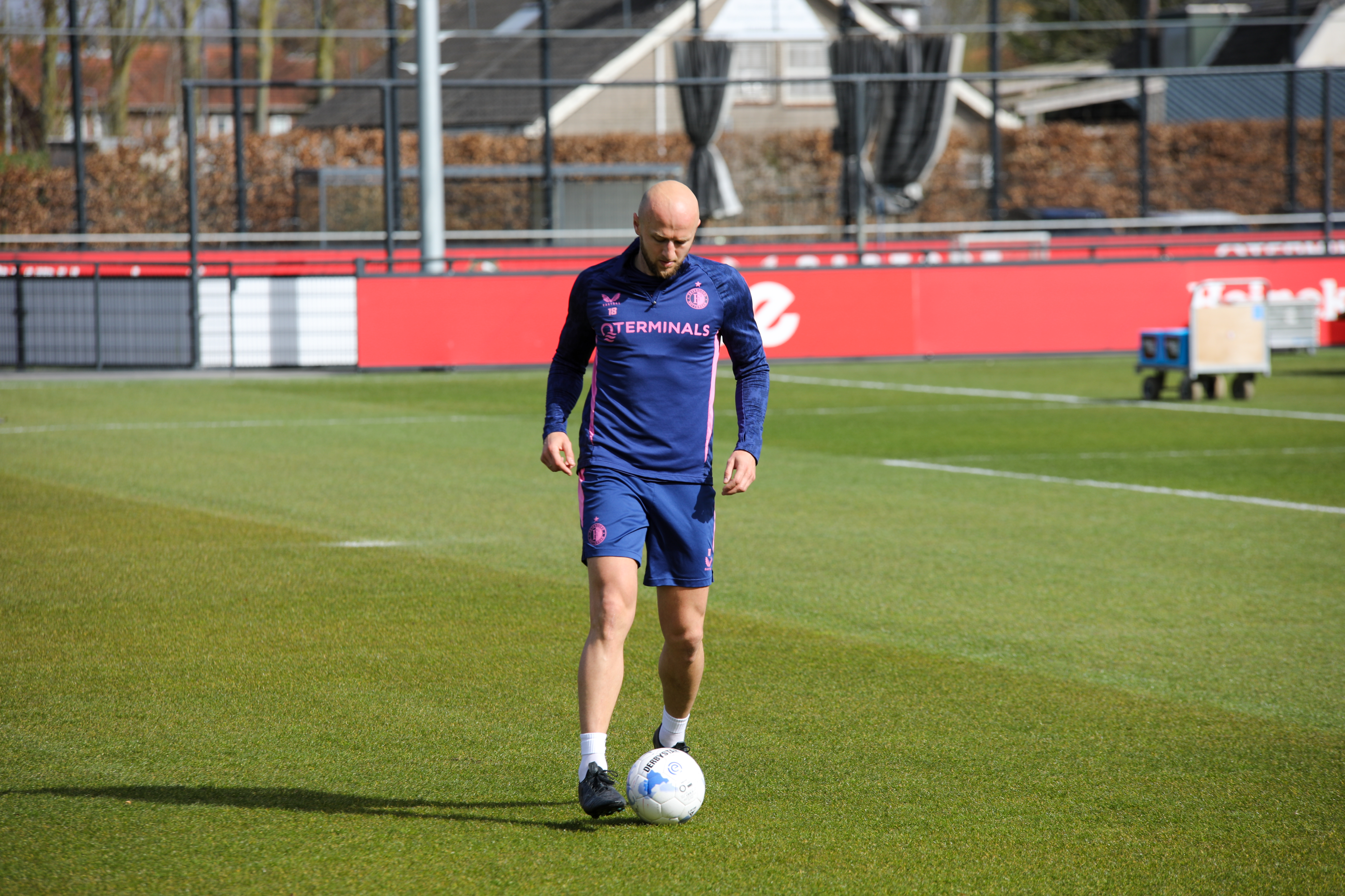 Gernot Trauner weer volop actief in teamtraining; Hadj Moussa en Smal trainen apart