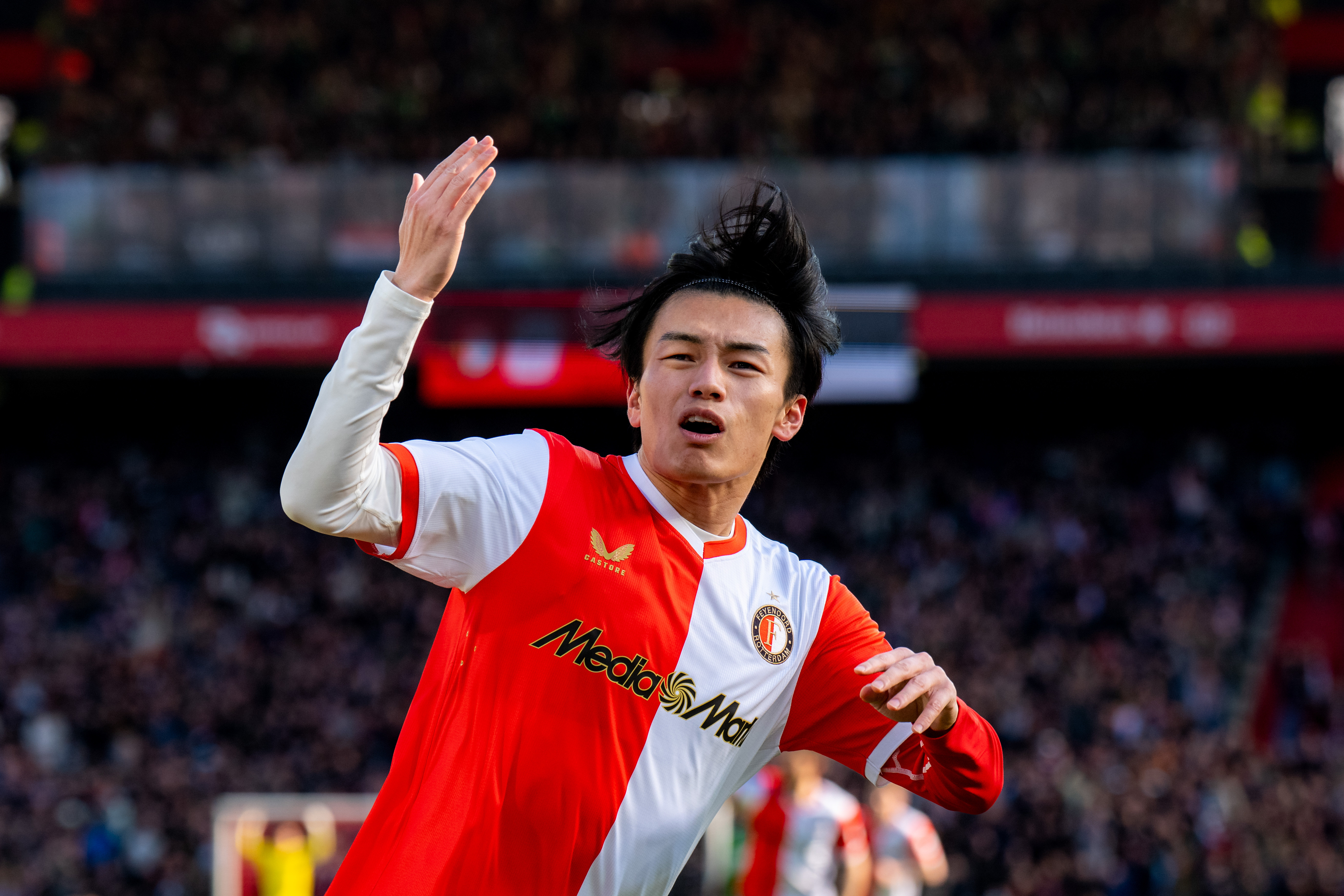 Opgeleefde Ueda geeft Feyenoord weer hoop: spits toont waarde in beslissende fase