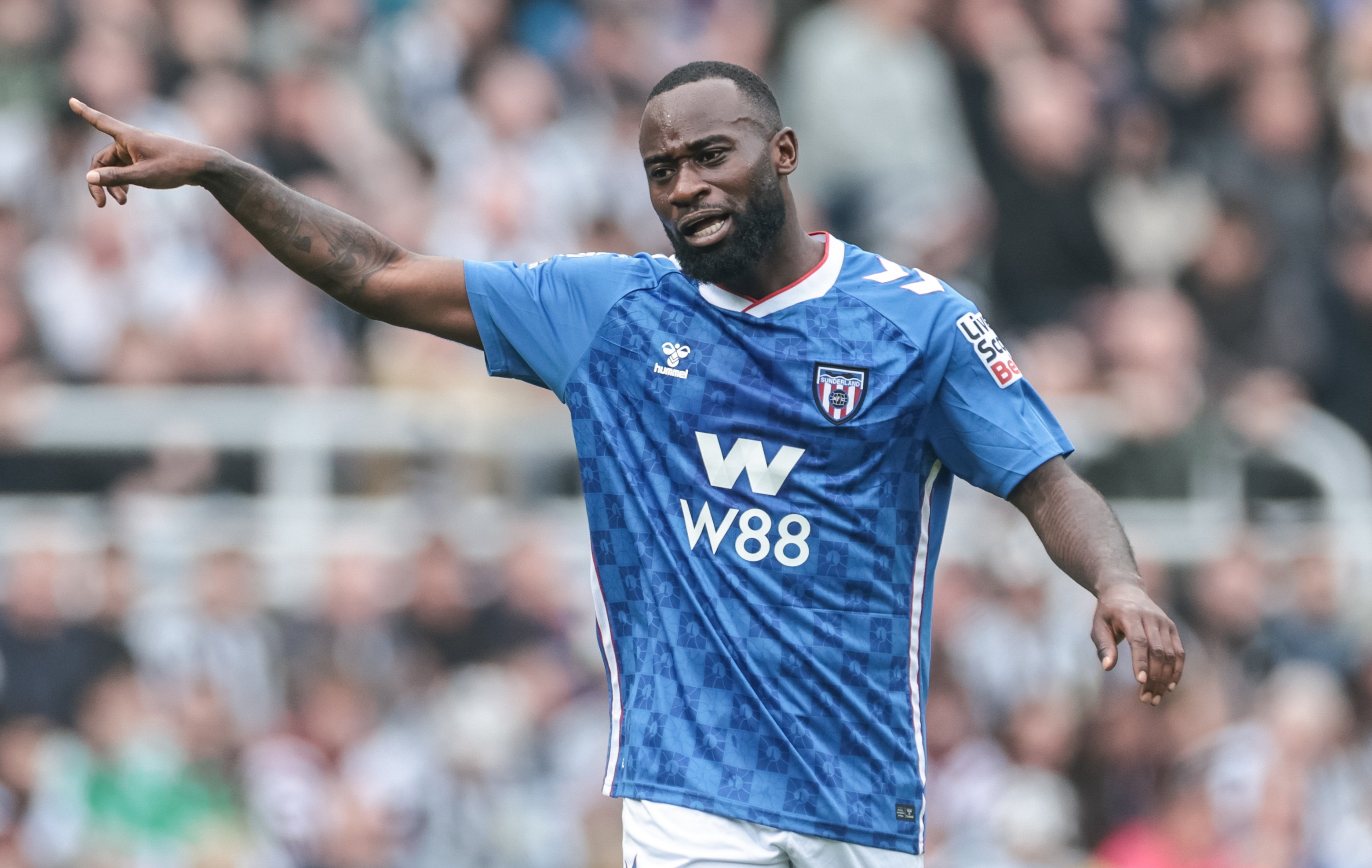 Oud-Feyenoorder Geertruida slachtoffer van racisme bij Newcastle United