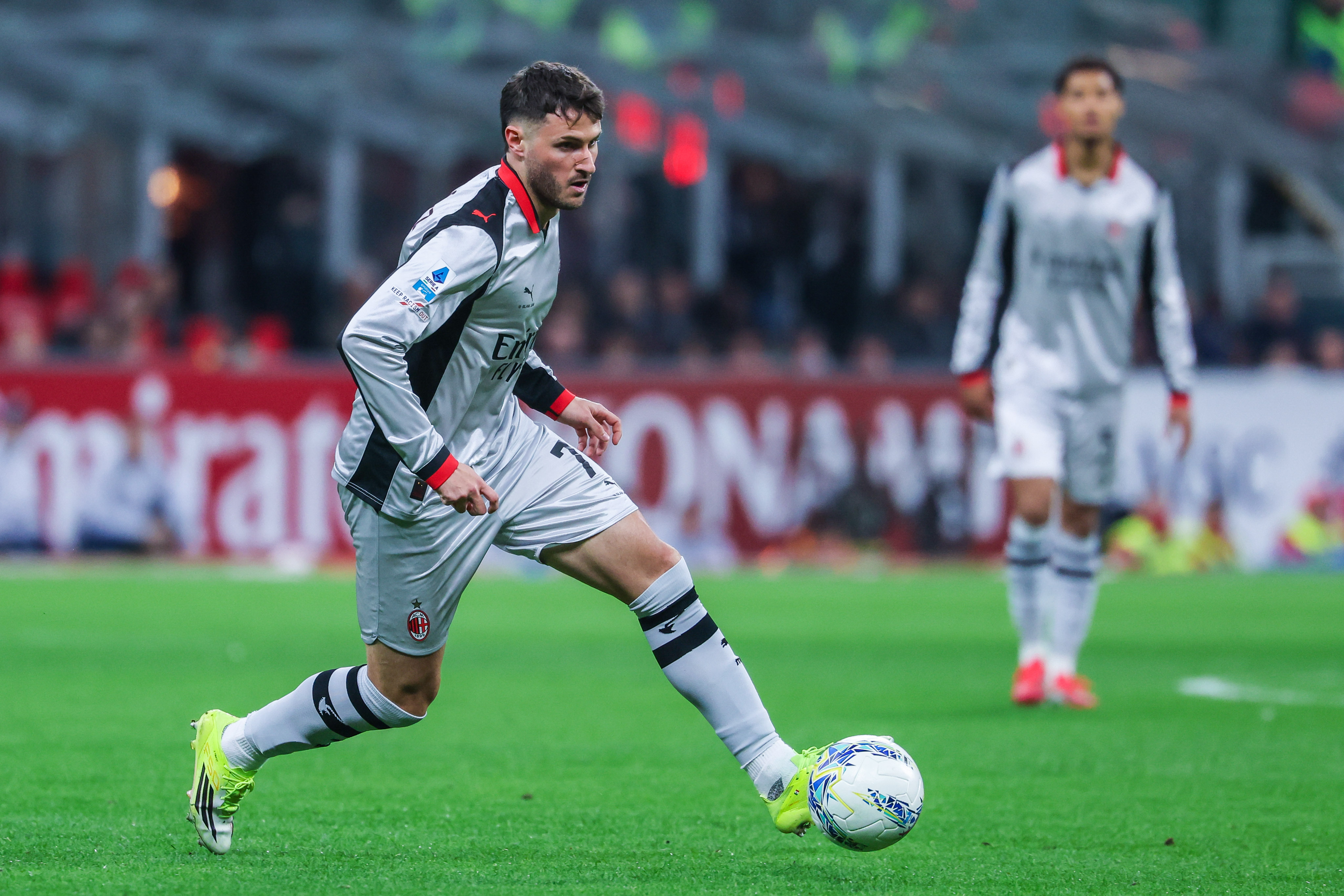 Giménez is terug: voormalig Feyenoord-spits maakt rentree bij AC Milan na lang blessureleed