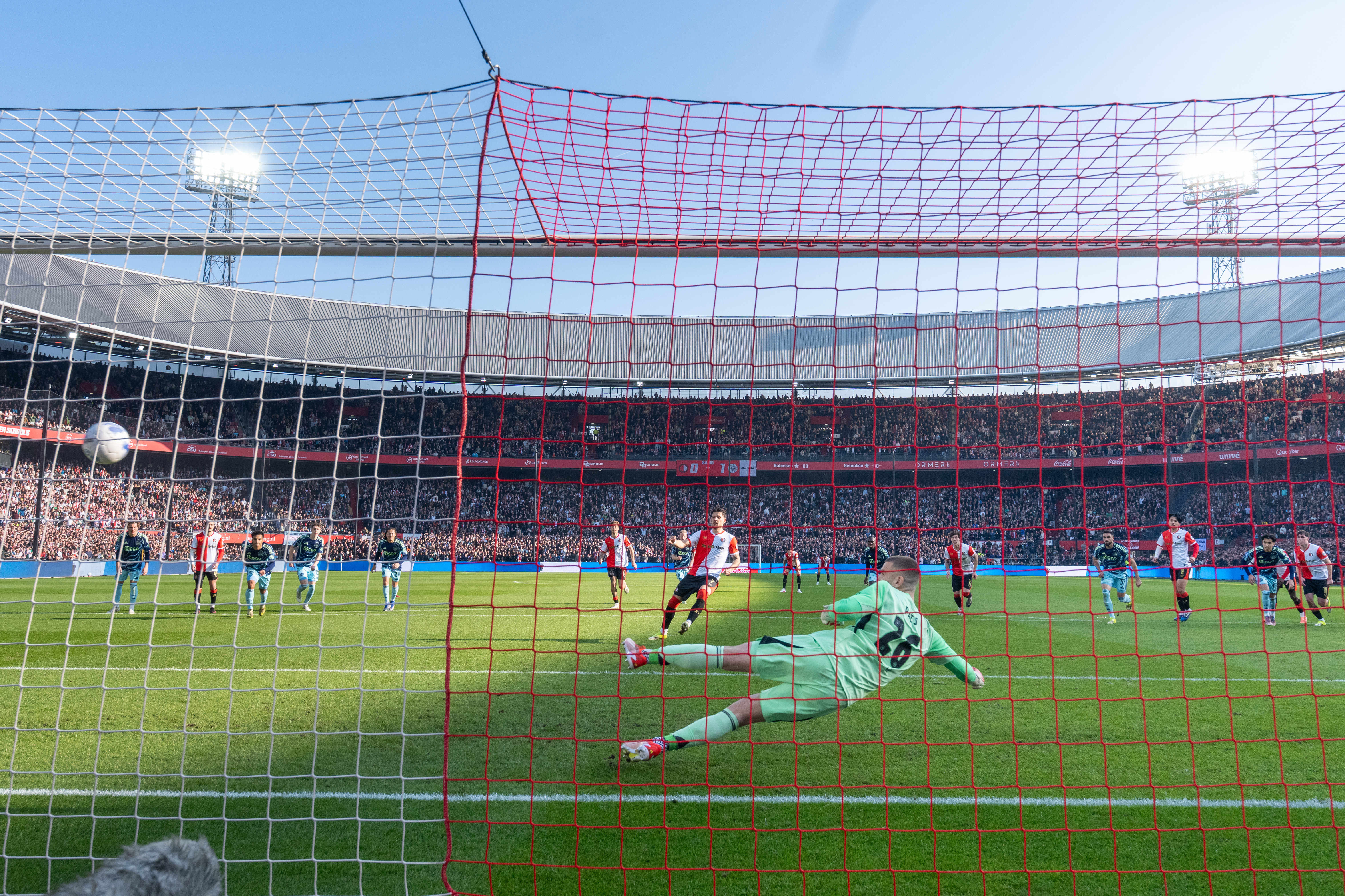 Moder over roulatie en penalty: "Ik ben wel een specialist"