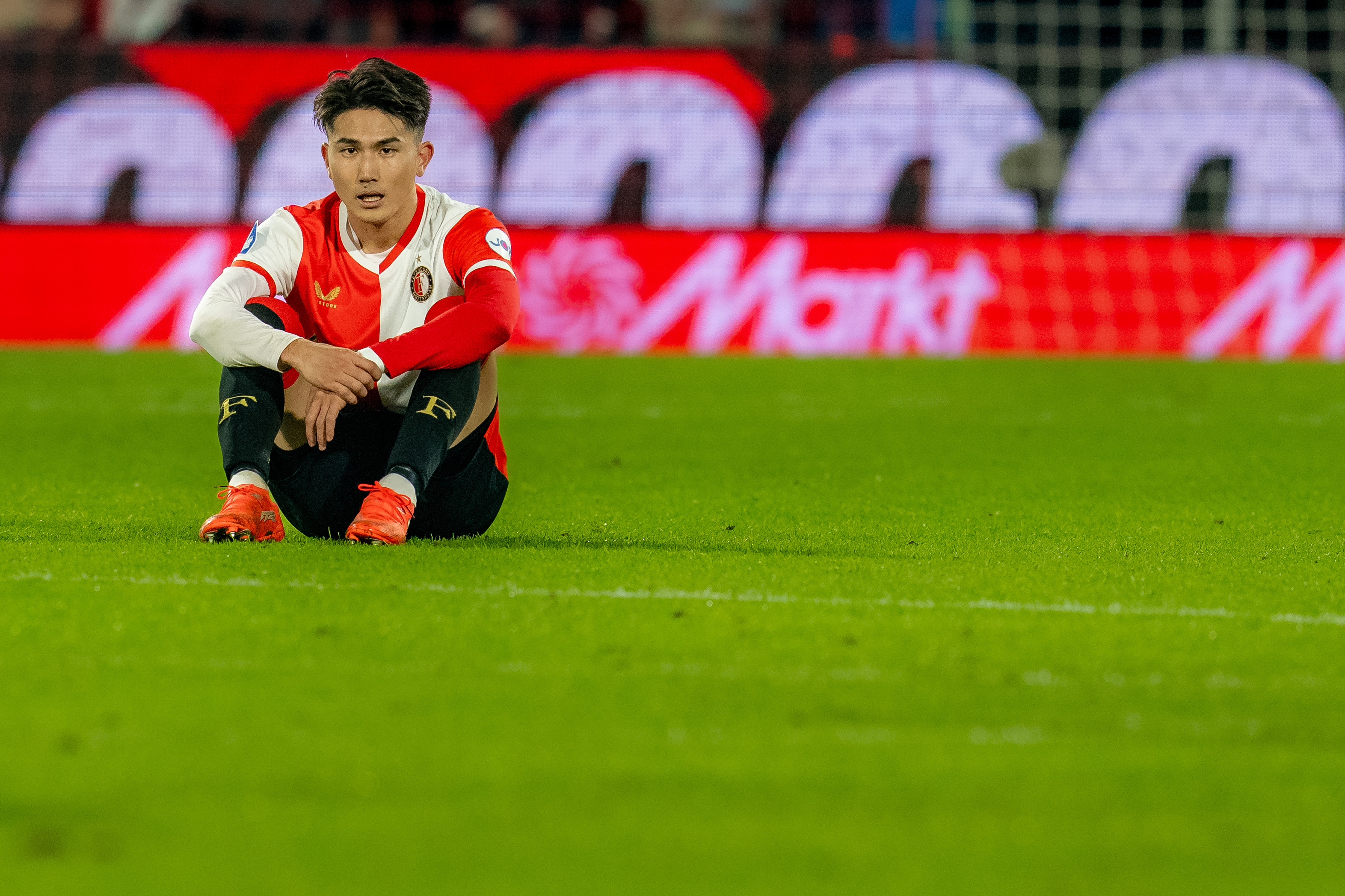 Van Persie legt uit: "Hij is niet fit genoeg vandaag"