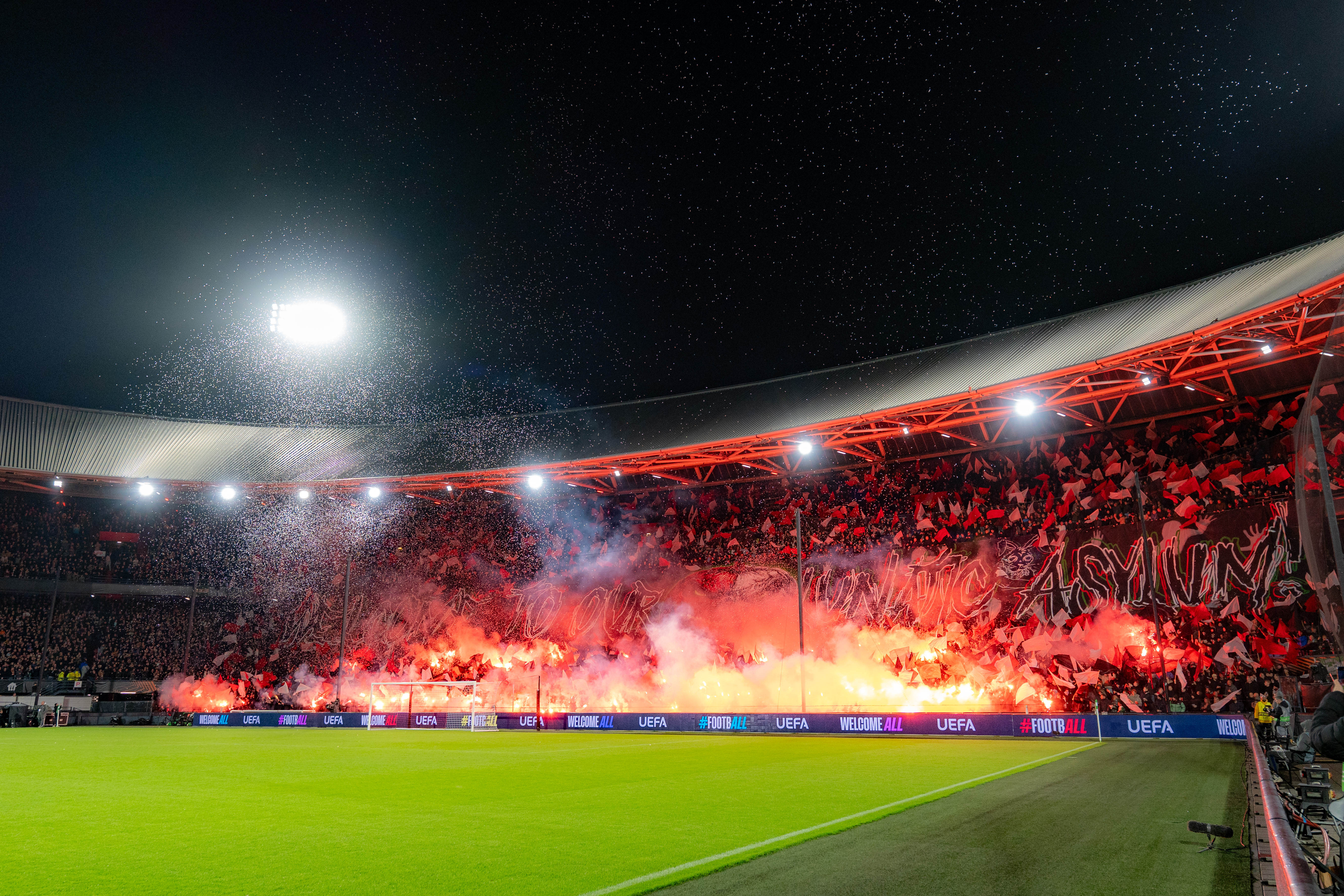 Stemwijzer (5) • Vuurwerk in en rond De Kuip: "No Pyro, No Party"