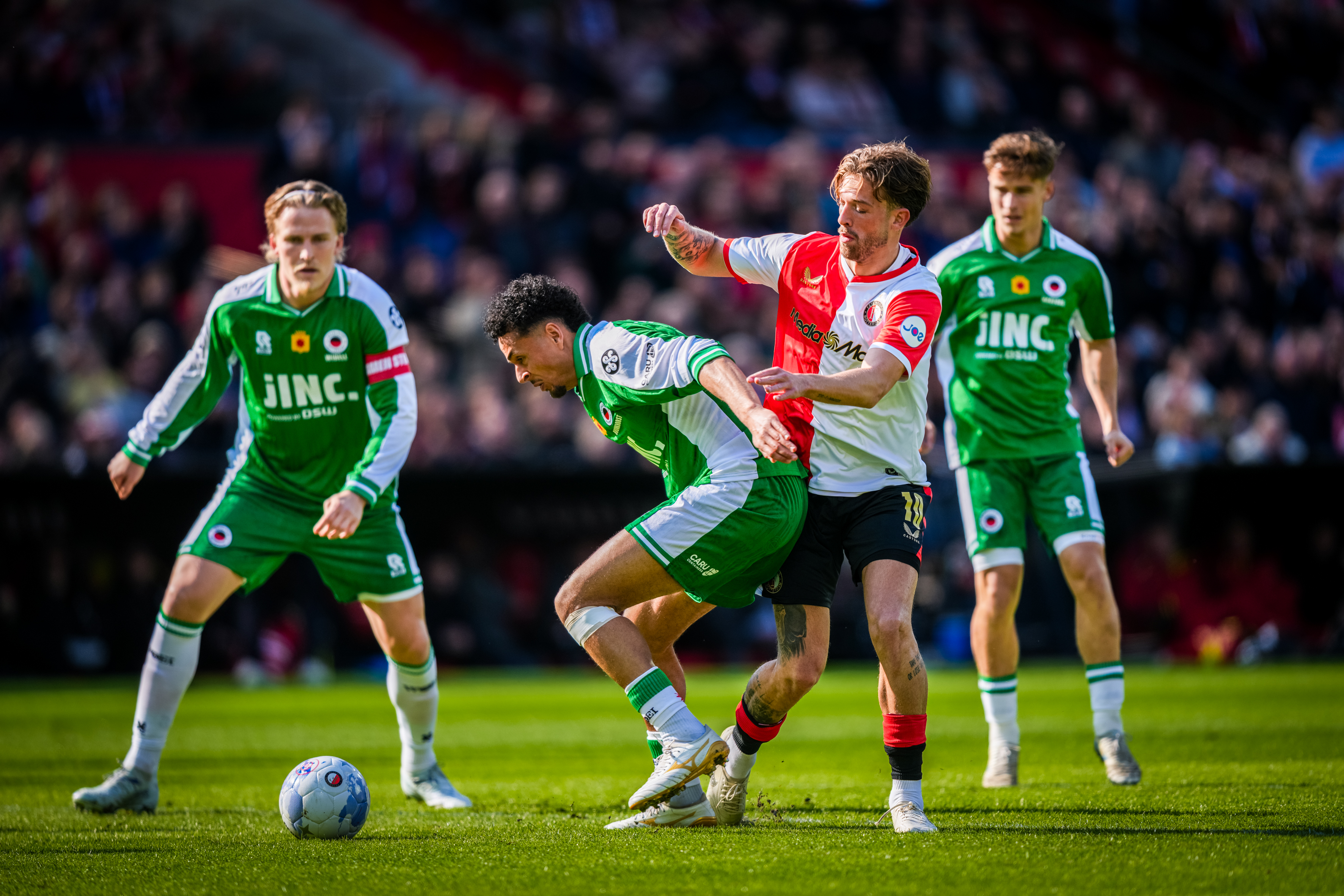 Feyenoord pakt volop punten tegen het rechterrijtje