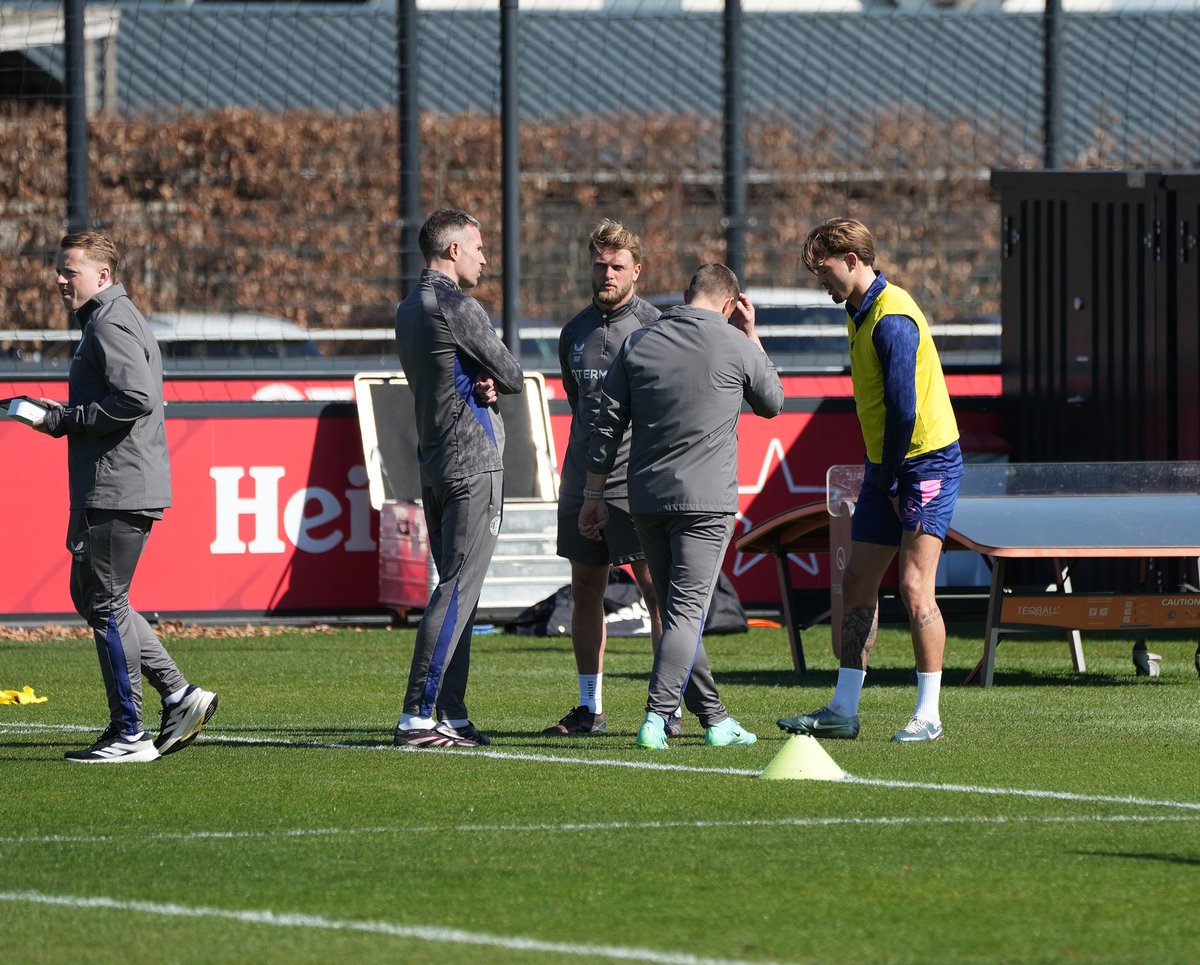 Valente haakt geblesseerd af bij openbare training