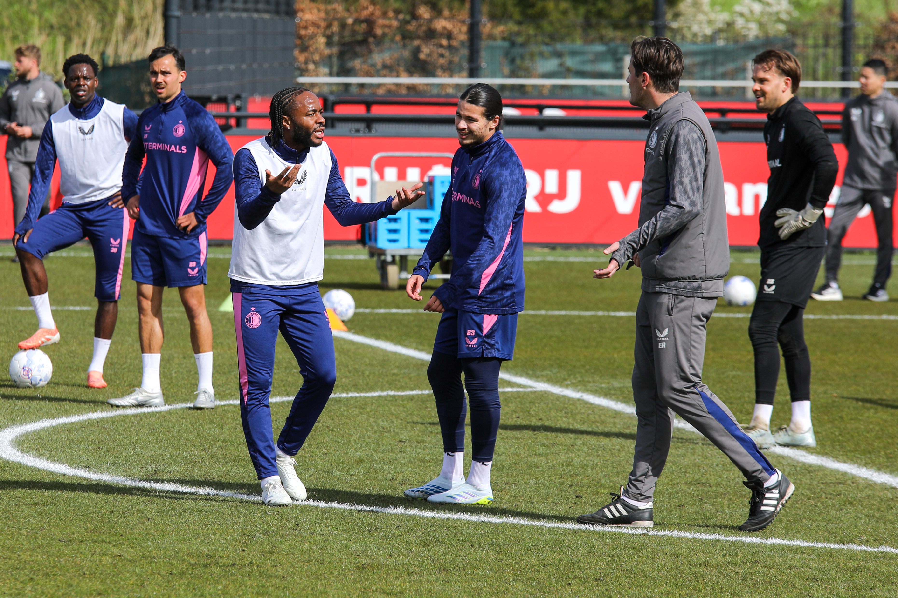 Hadj Moussa hervat groepstraining bij Feyenoord, Read werkt aan terugkeer