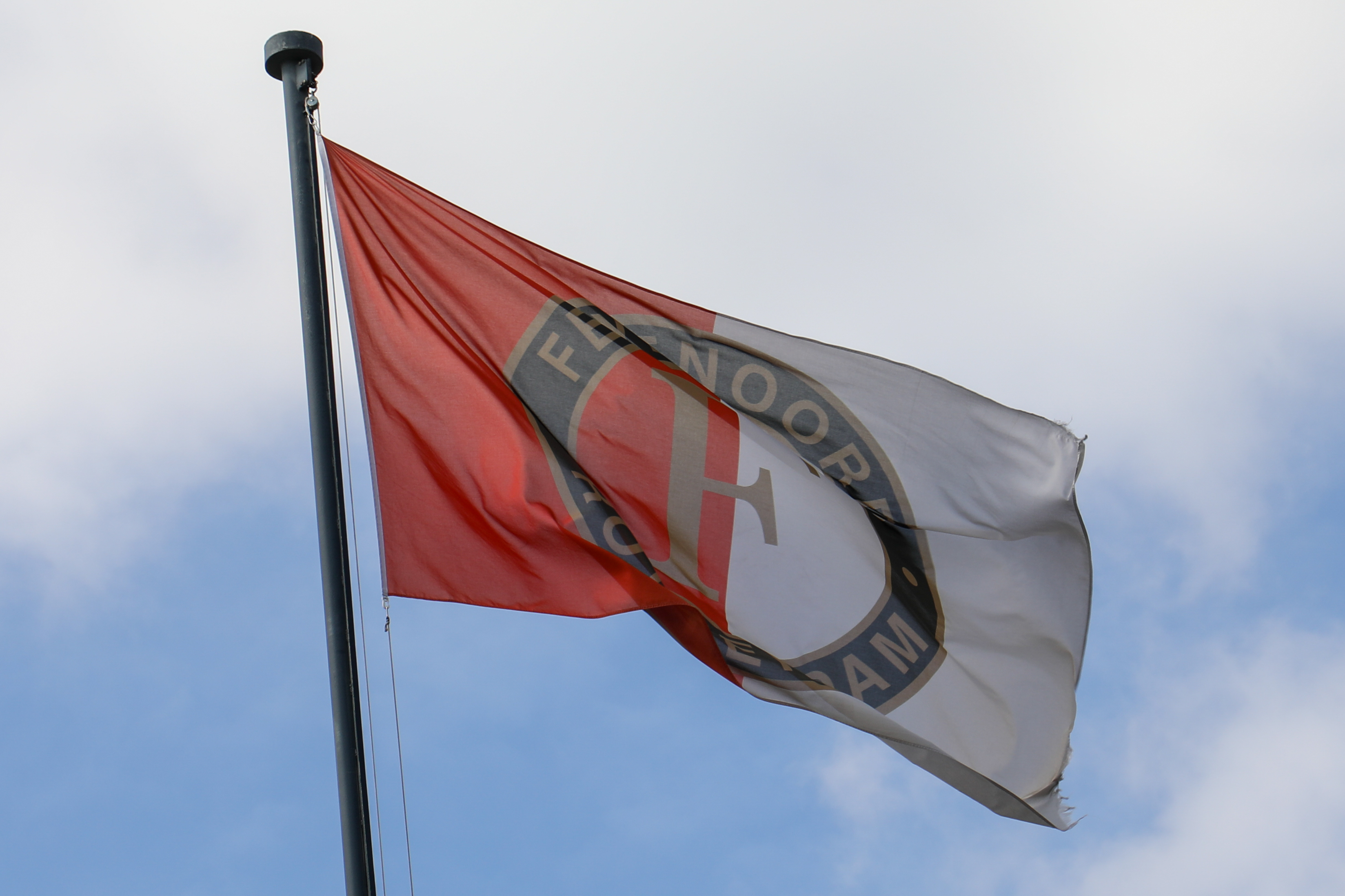 Feyenoord aangedaan door overlijden scheidsrechter jeugdwedstrijd