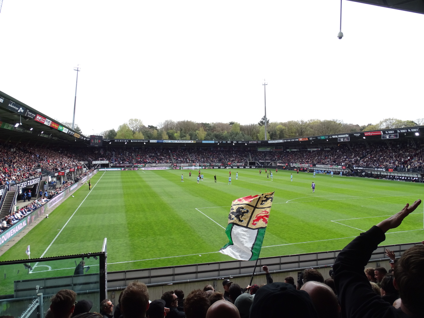 Burgemeester Nijmegen: "Geen Feyenoord-supporters welkom bij NEC zonder aanhoudingen na vuurwerkincident"