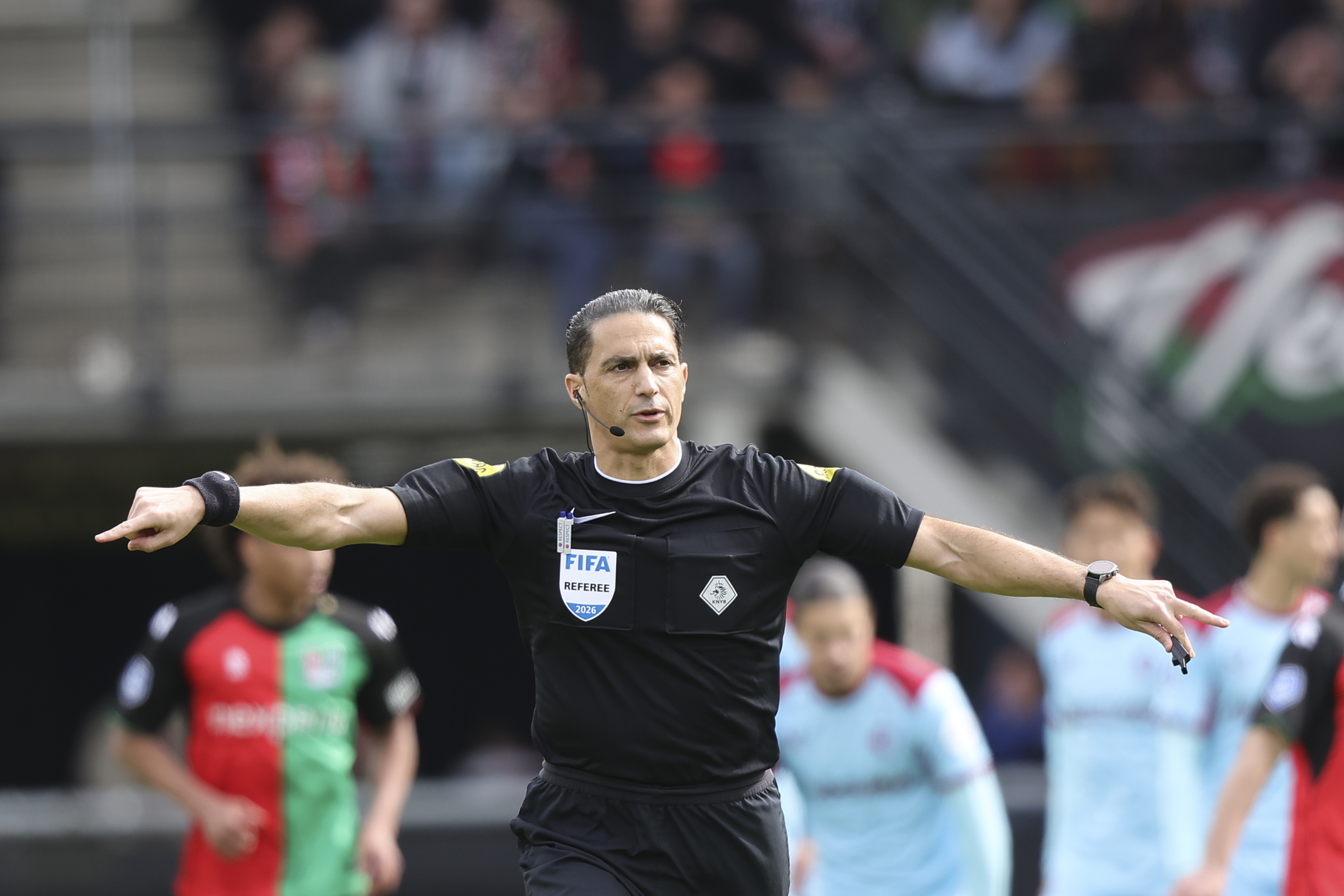 Gözübüyük in de fout: arbiter overtreedt officiële regels met gele kaart