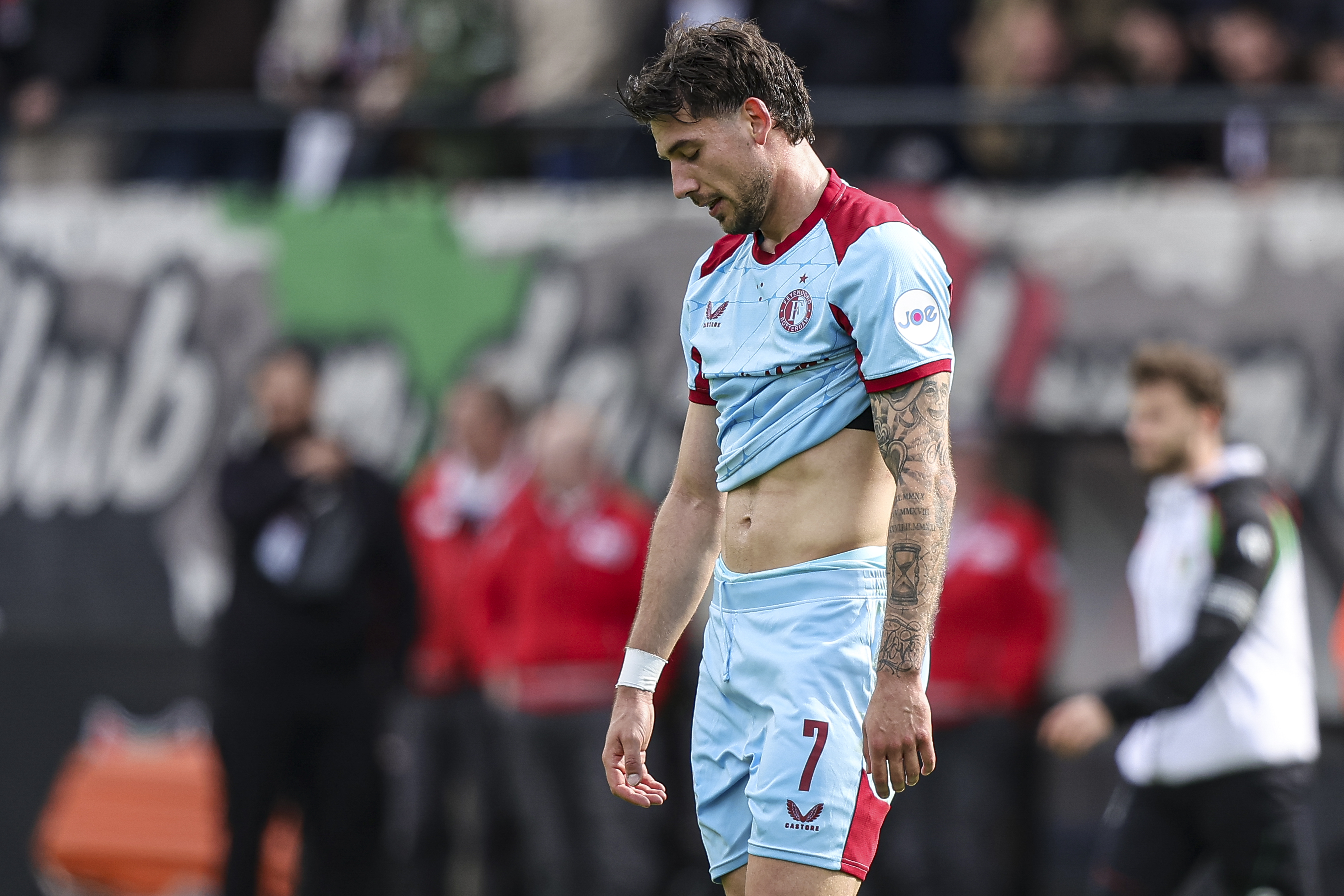 Zware klap voor Feyenoord: Moder voor de rest van het seizoen uitgeschakeld