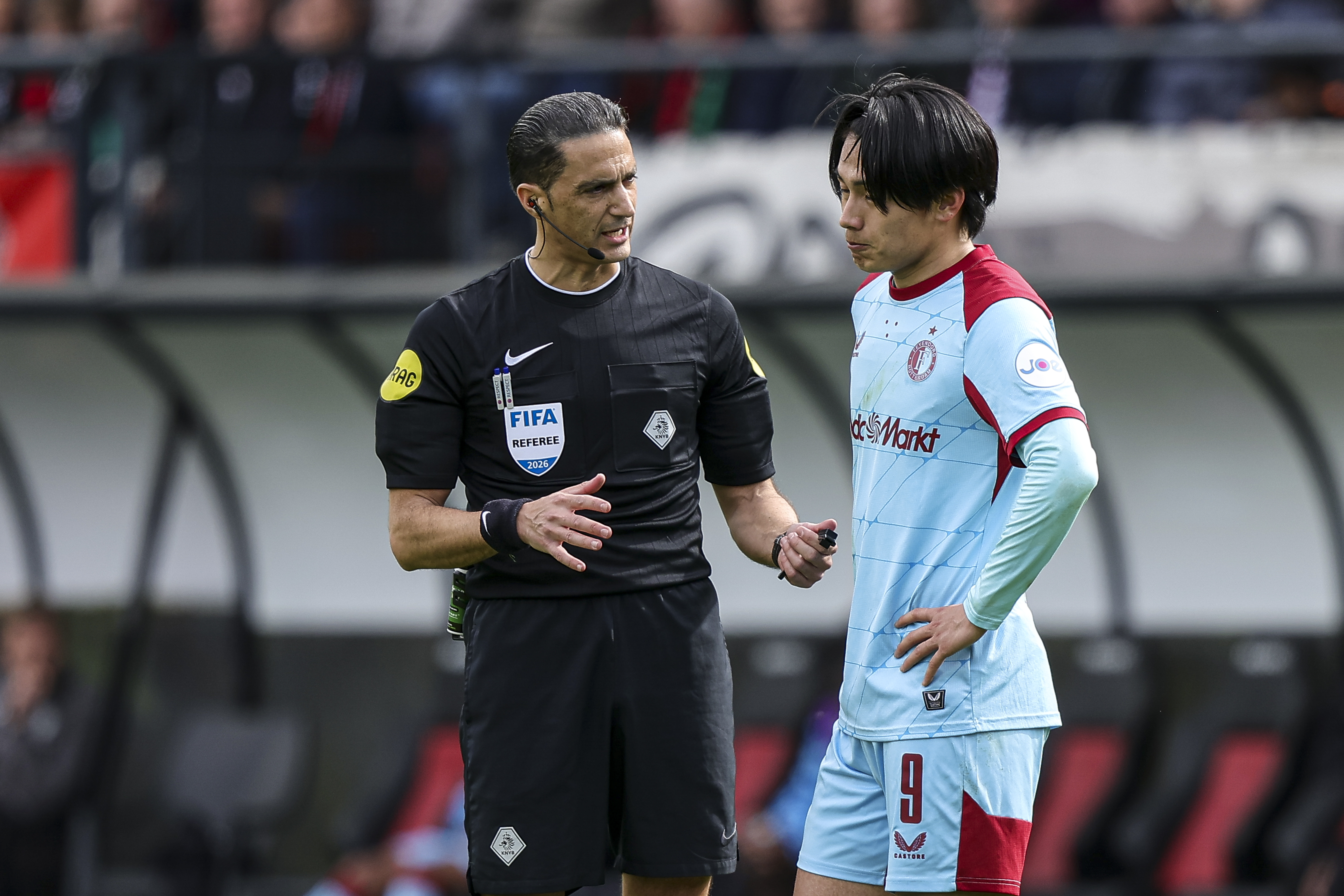 Geblesseerde Ahmedhodzic woest: "In welke wereld is dit geen rood"