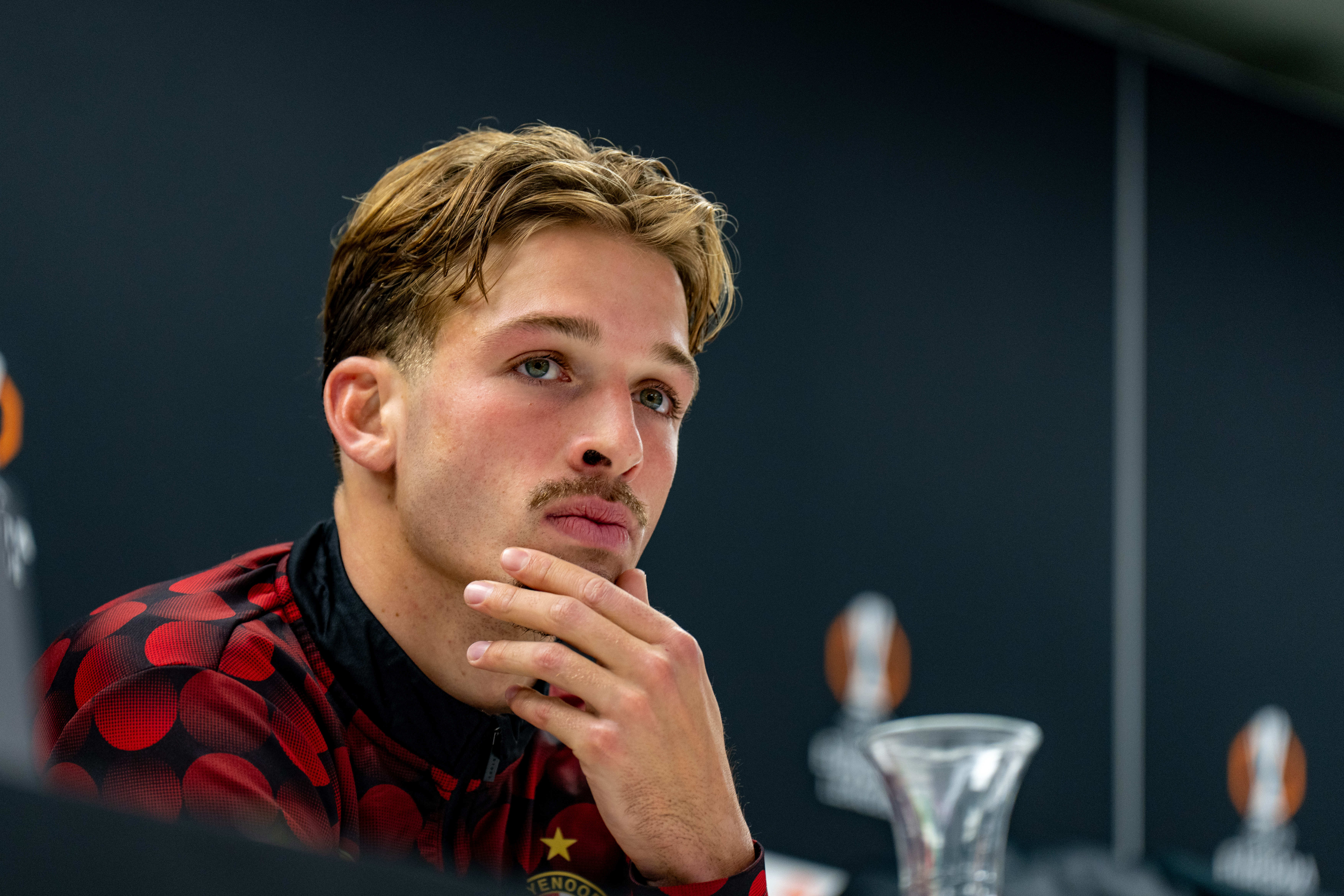 Valente over arbitrale beslissing: "Het is werkelijk een schande en het is simpelweg rood"