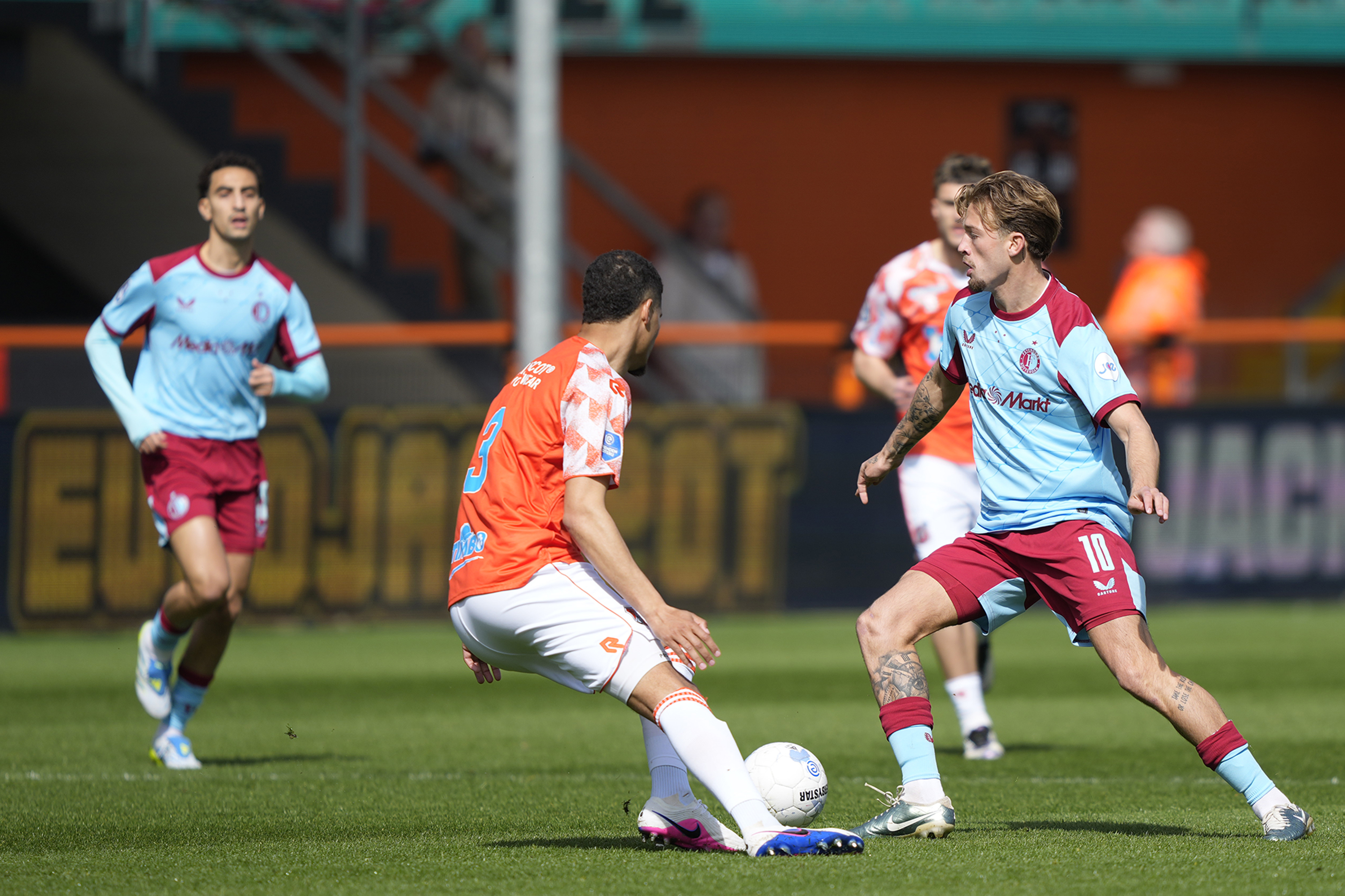 Liveblog • Feyenoord ongevaarlijk in slaapverwekkende wedstrijd tegen FC Volendam [0-0]
