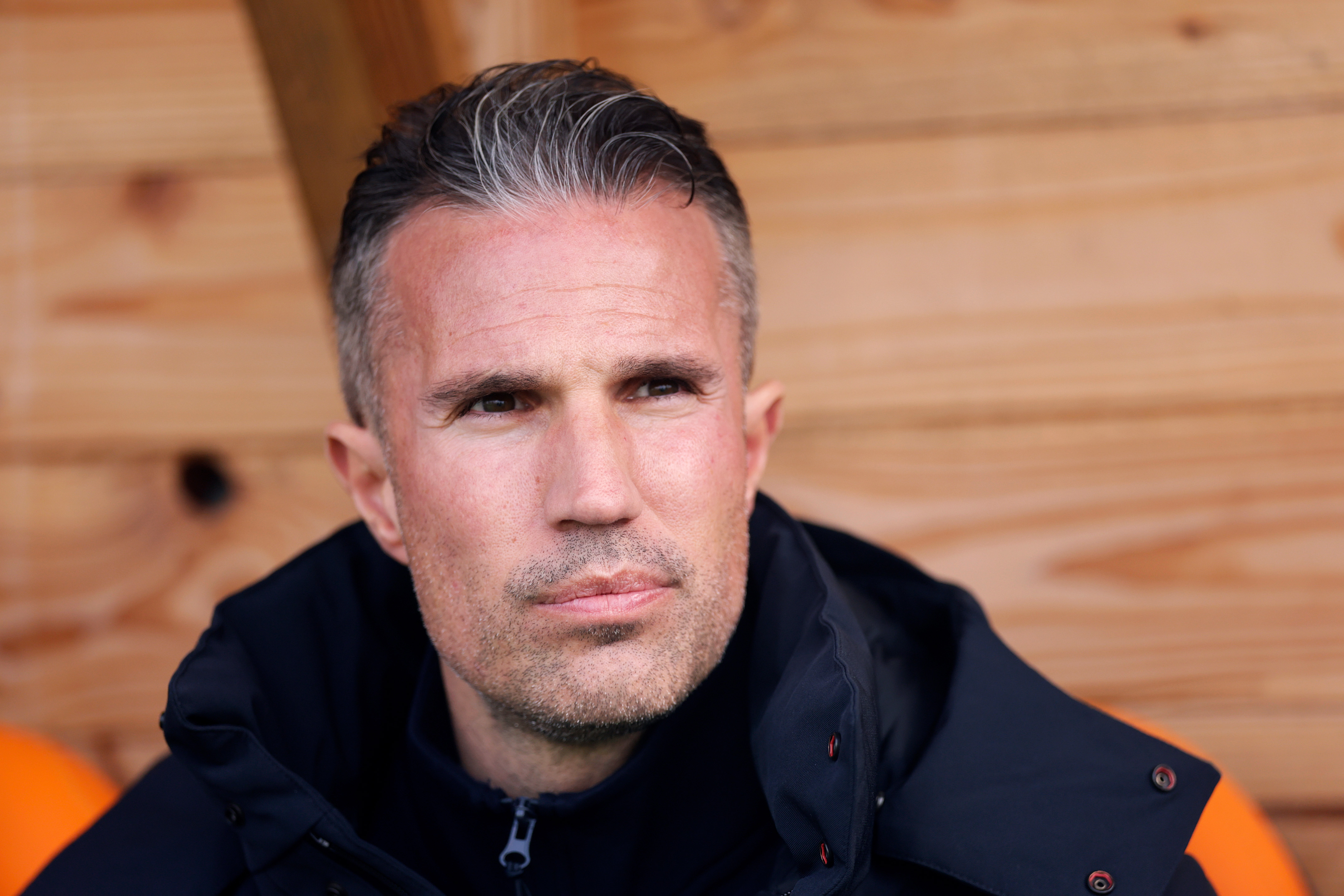 Van Persie cynisch over VAR na harde duels op Ueda: "Die waren er wel?"