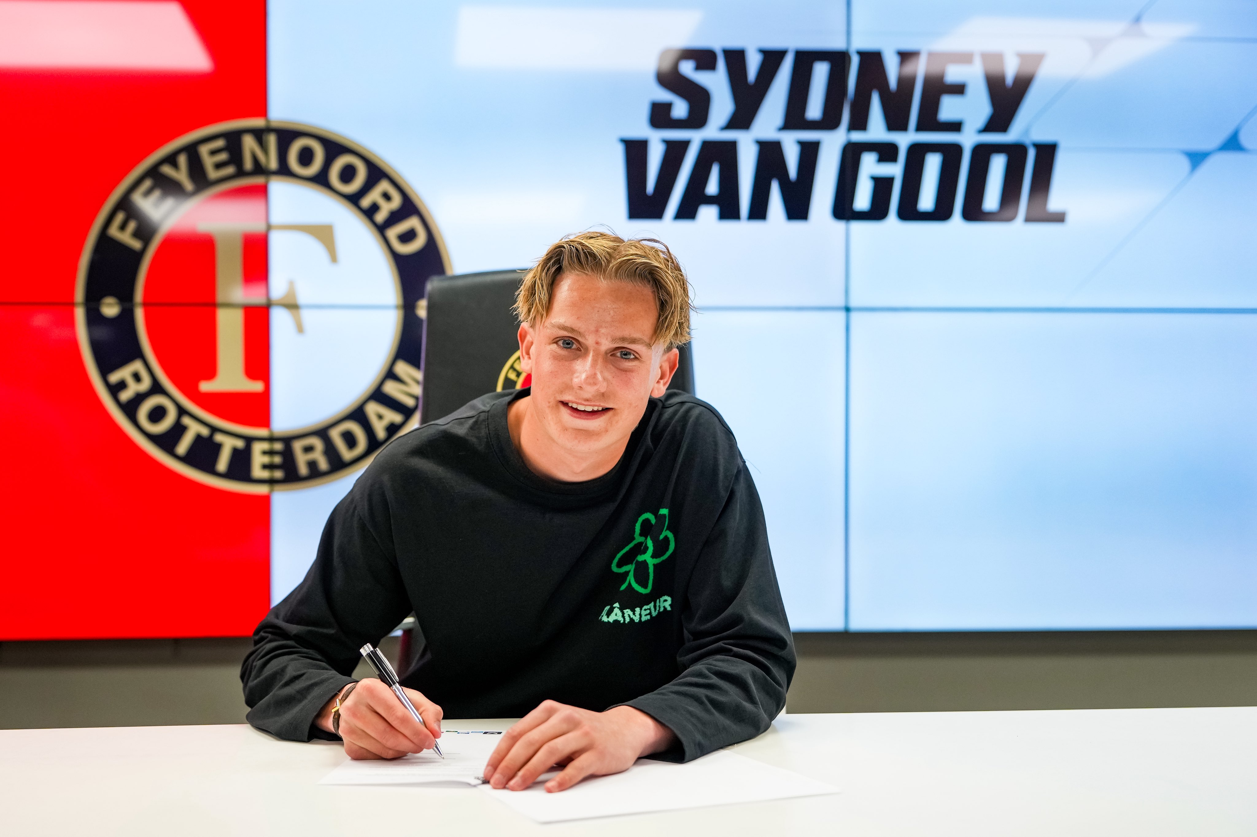 Feyenoord legt talentvolle doelman vast met eerste jeugdcontract
