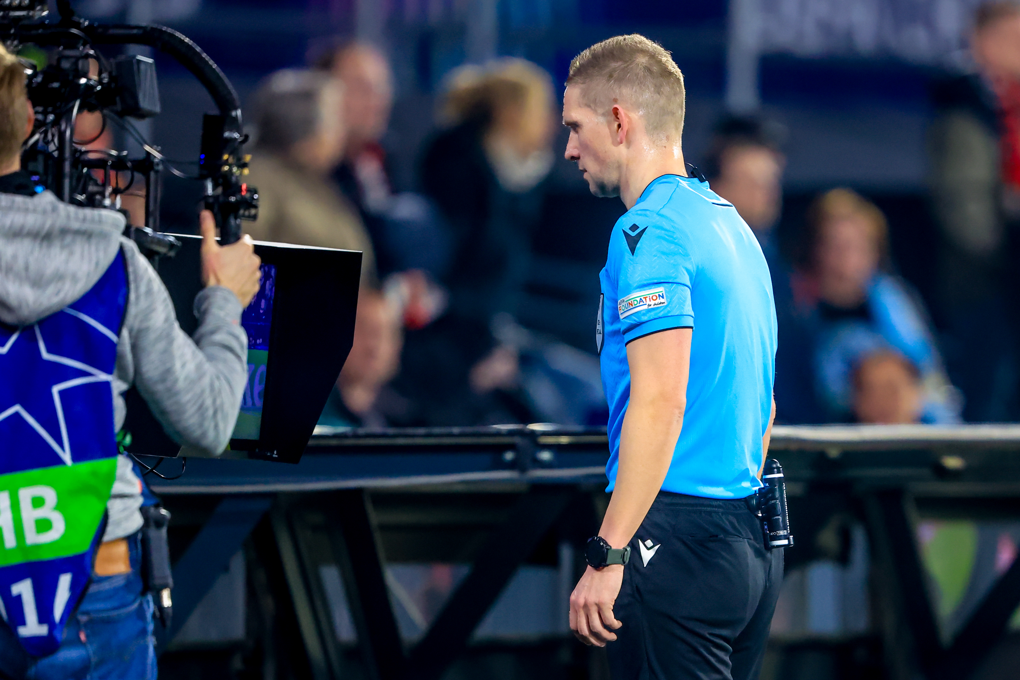 UEFA-voorzitter kraakt onduidelijke handsregel en VAR: "Niemand weet waar je aan toe bent"
