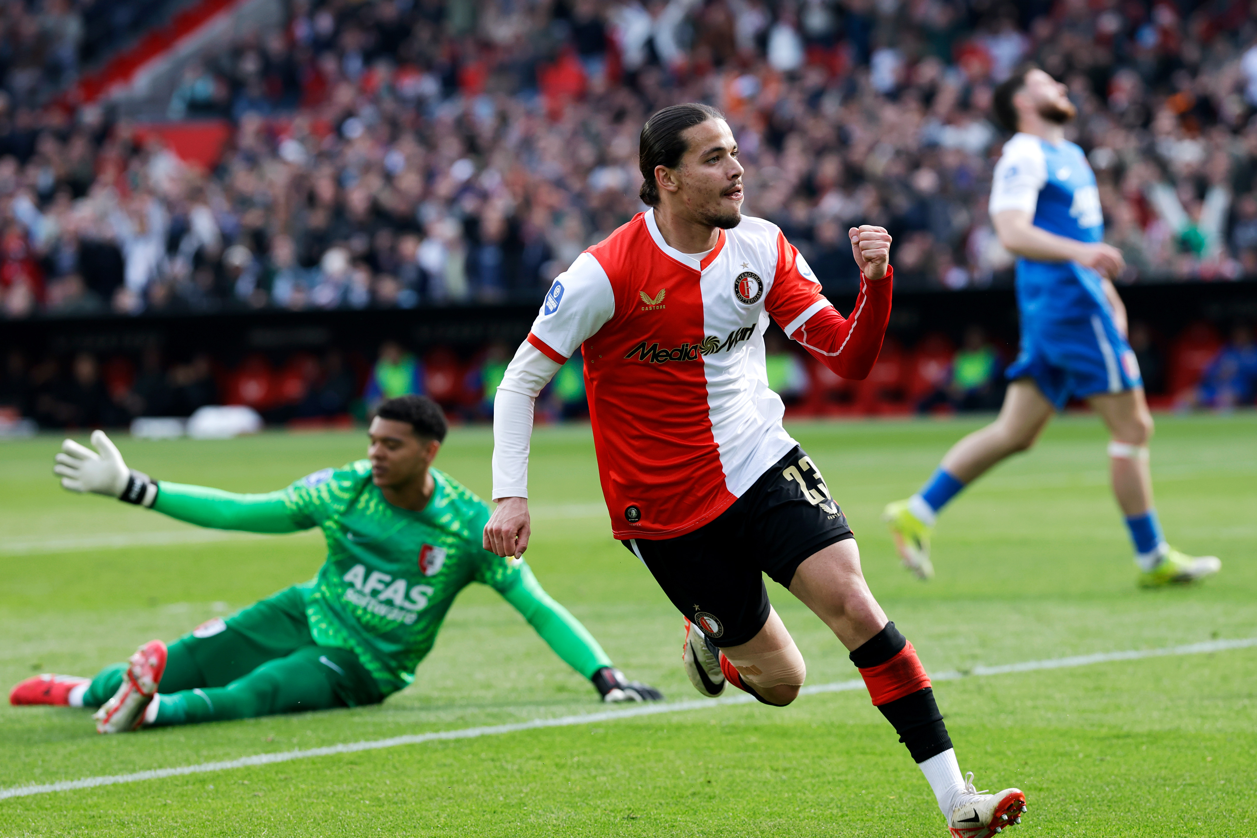 Cijfers • Read en Van den Elshout brengen nieuw leven, Hadj Moussa redt punt tegen AZ